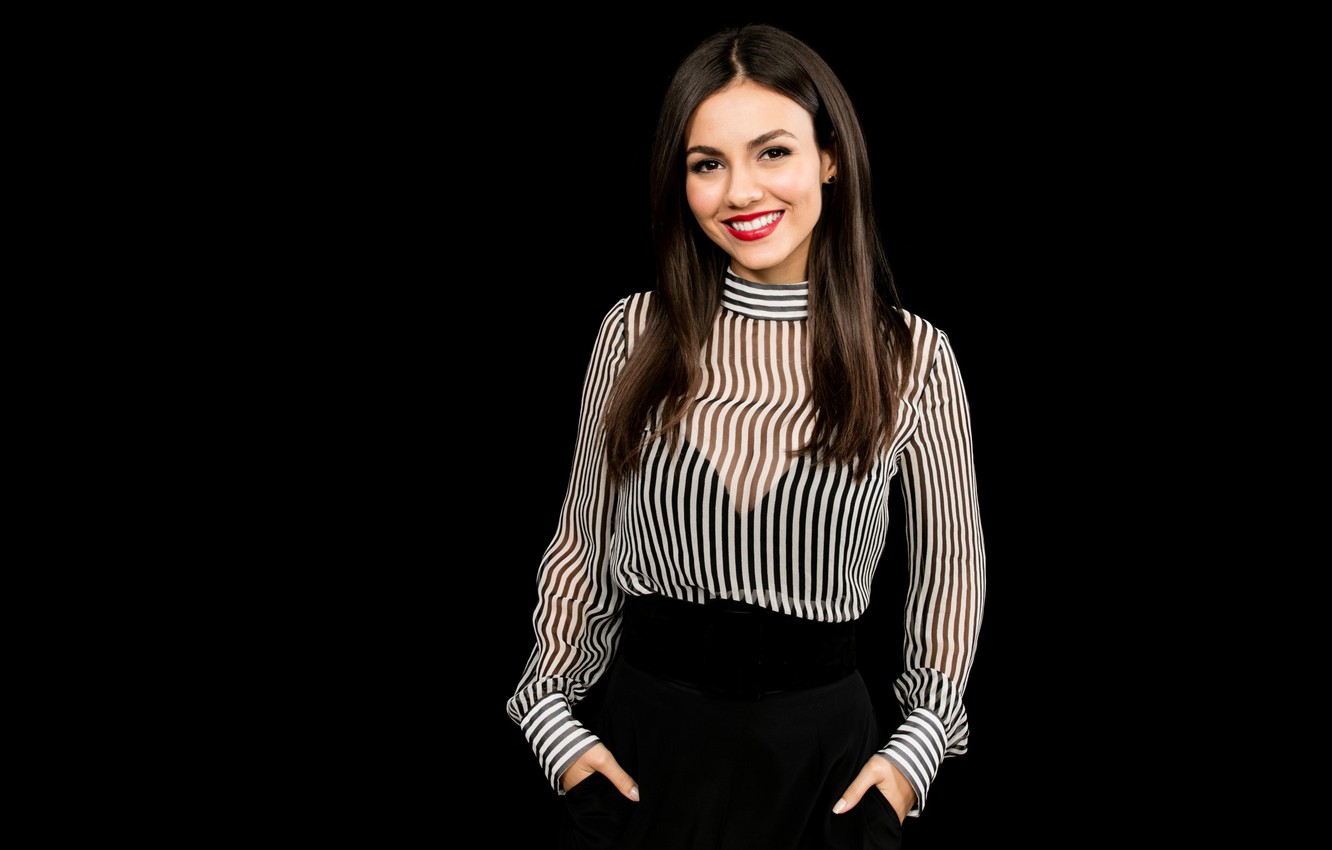 Victoria Justice Brunette And Singer Wallpapers