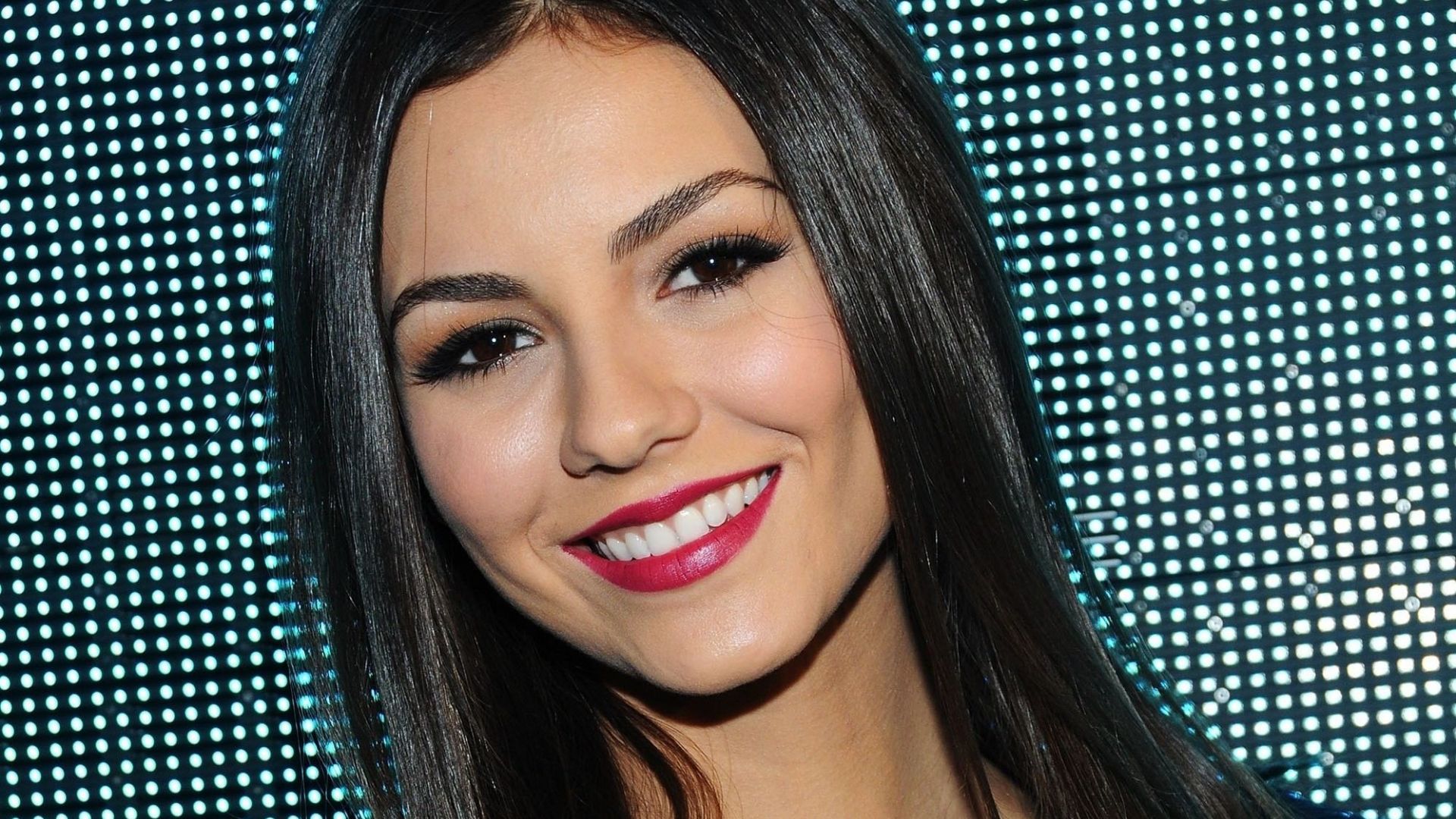 Victoria Justice Brunette And Singer Wallpapers