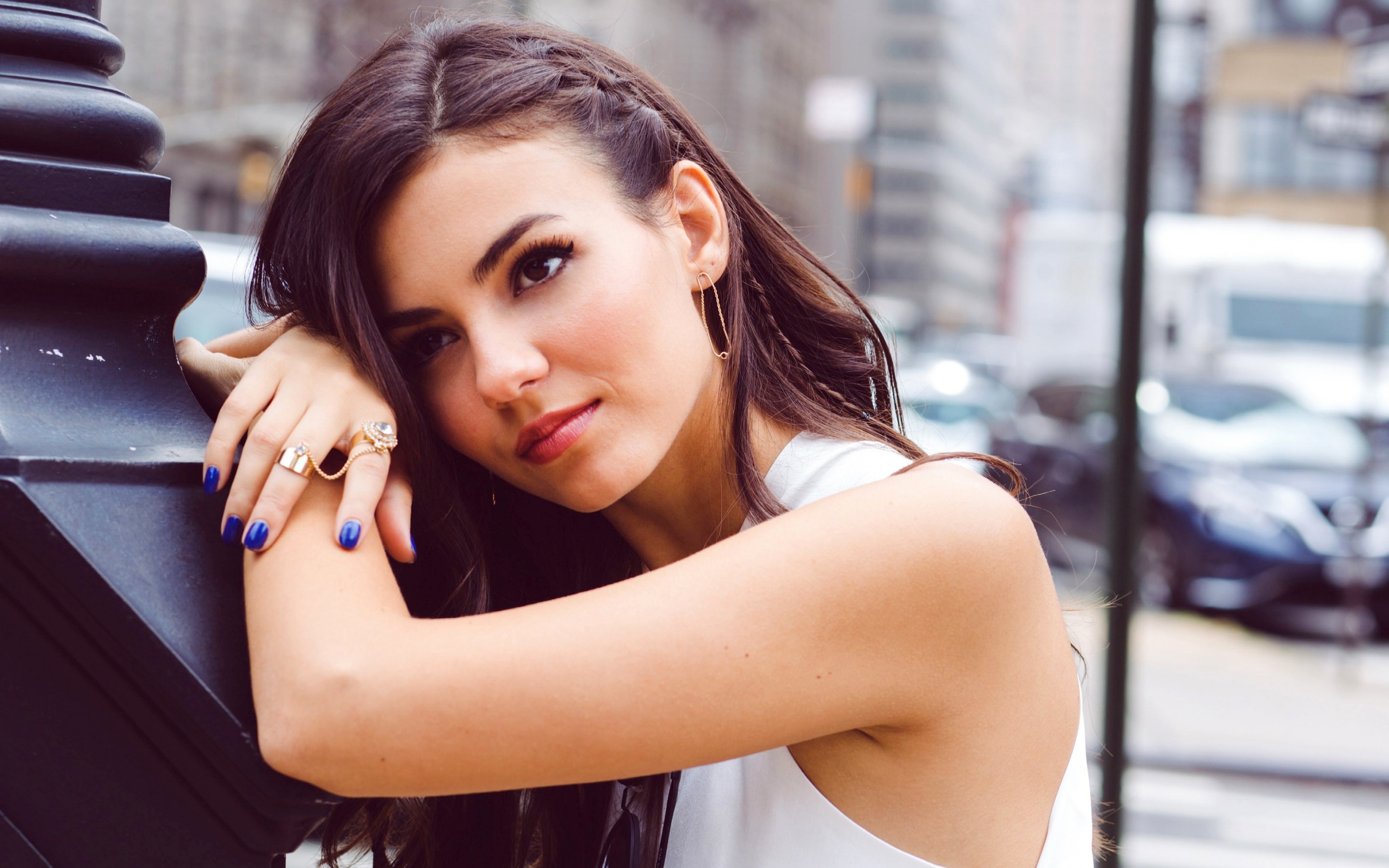 Victoria Justice Brunette And Singer Wallpapers