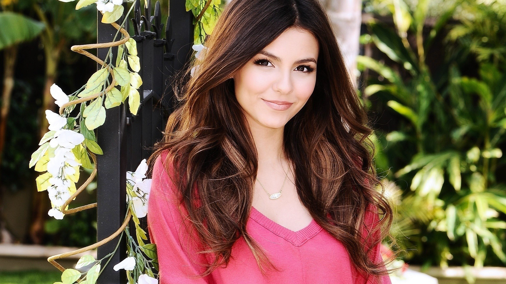 Victoria Justice Brunette And Singer Wallpapers