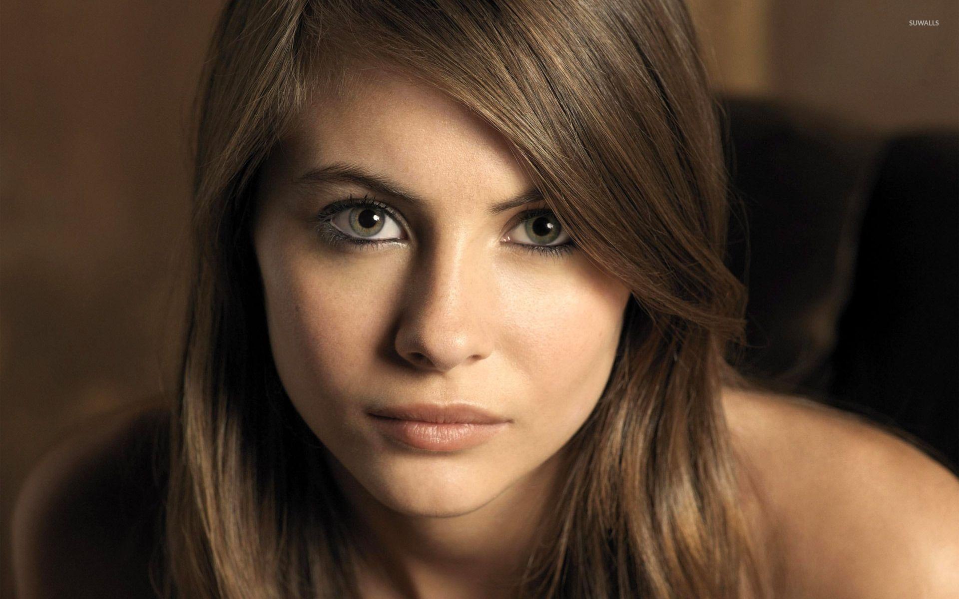 Willa Holland in Black Wallpapers