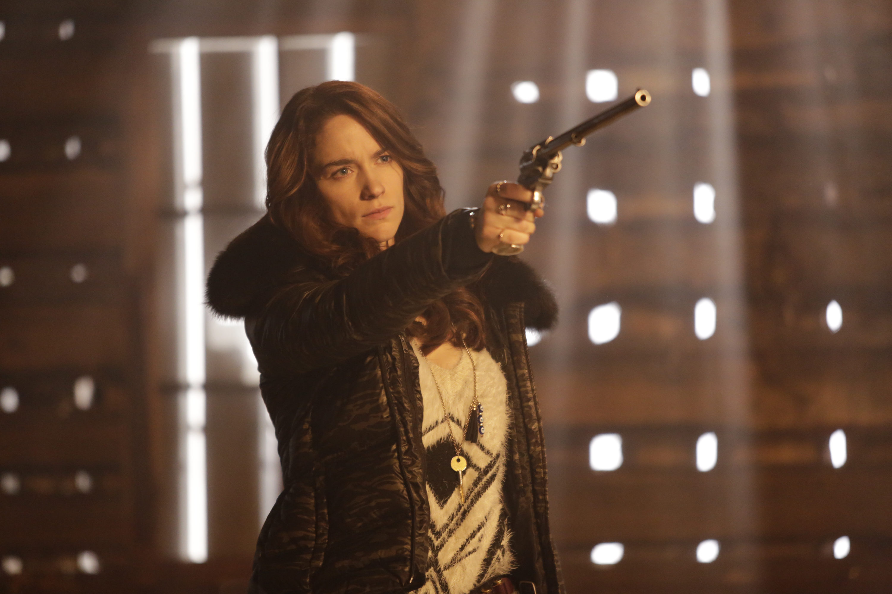 Wynonna Earp Melanie Scrofano Comic Con Wallpapers