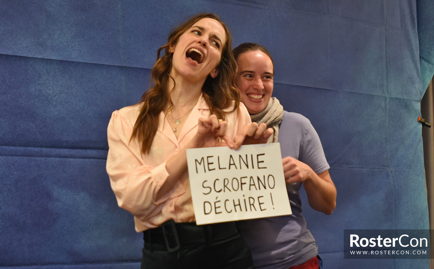 Wynonna Earp Melanie Scrofano Comic Con Wallpapers