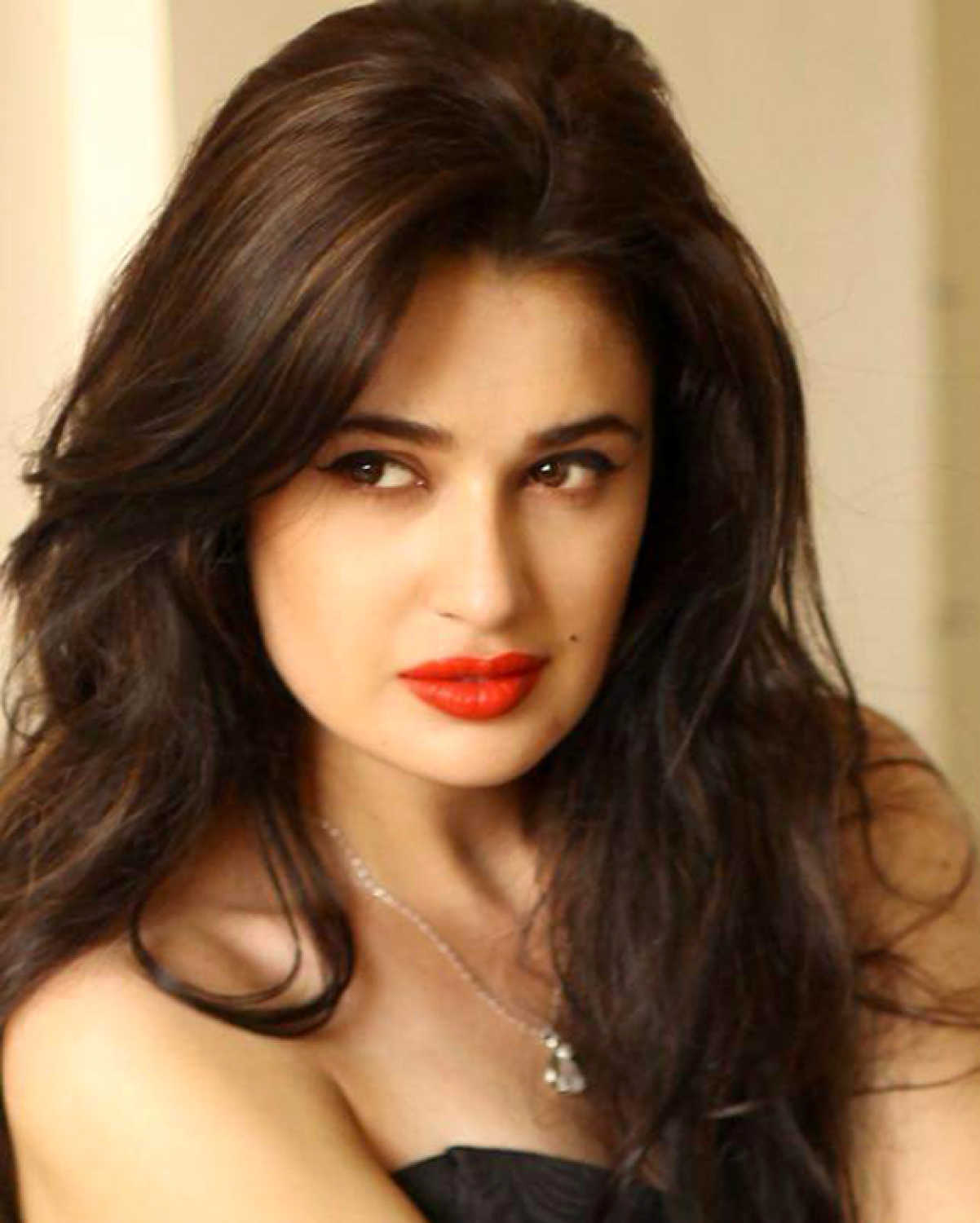 Yuvika Chaudhary Wallpapers