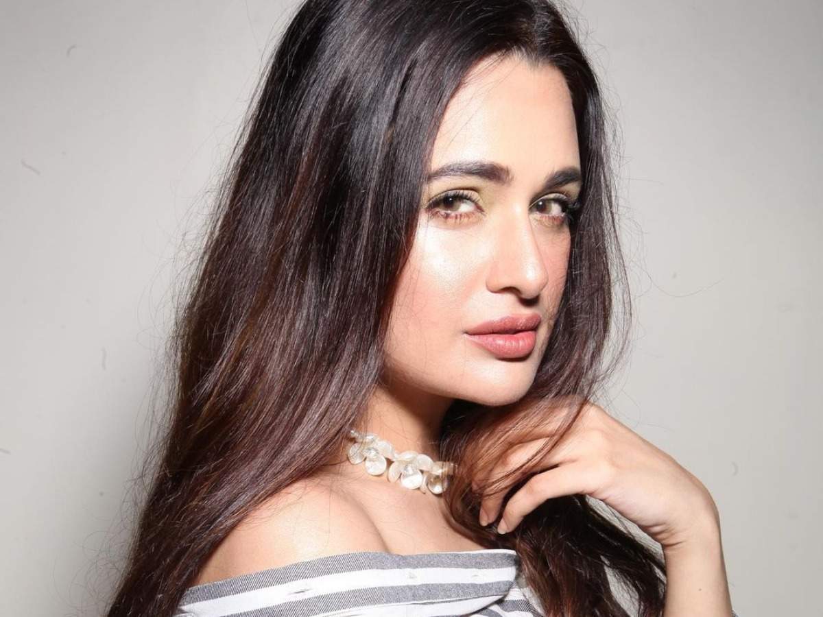 Yuvika Chaudhary Wallpapers