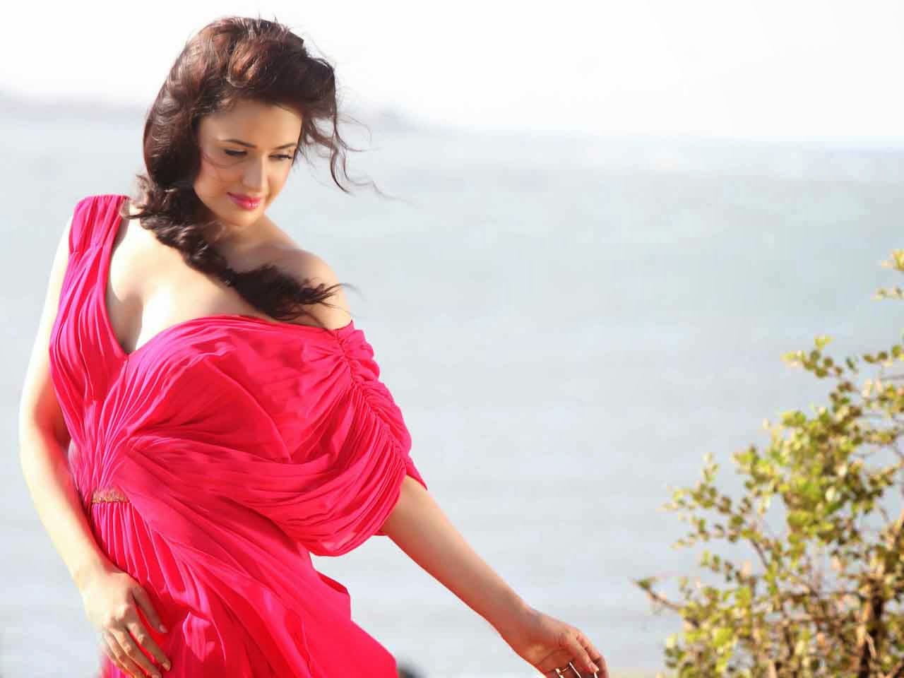 Yuvika Chaudhary Wallpapers