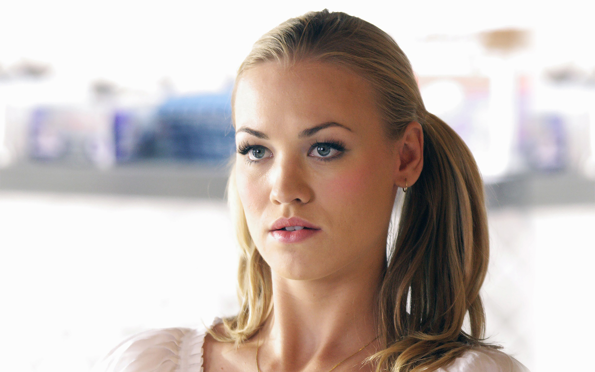 Yvonne Strahovski Wallpapers