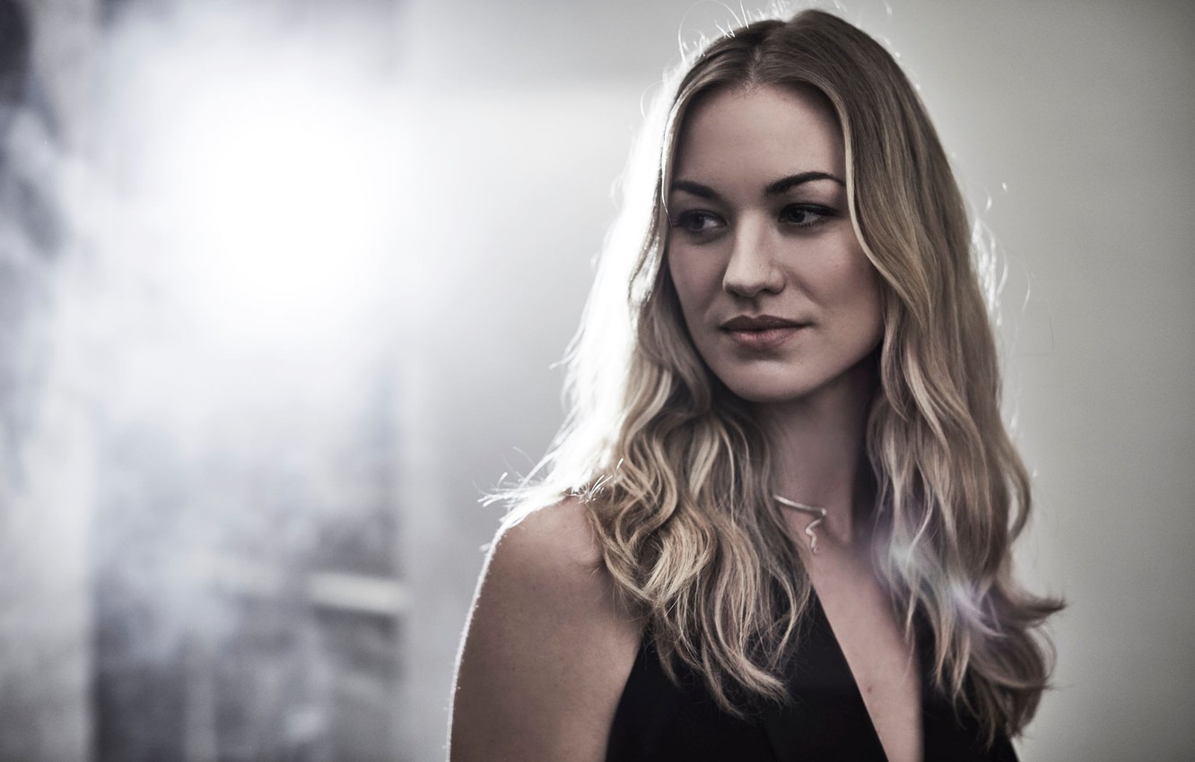 Yvonne Strahovski Wallpapers