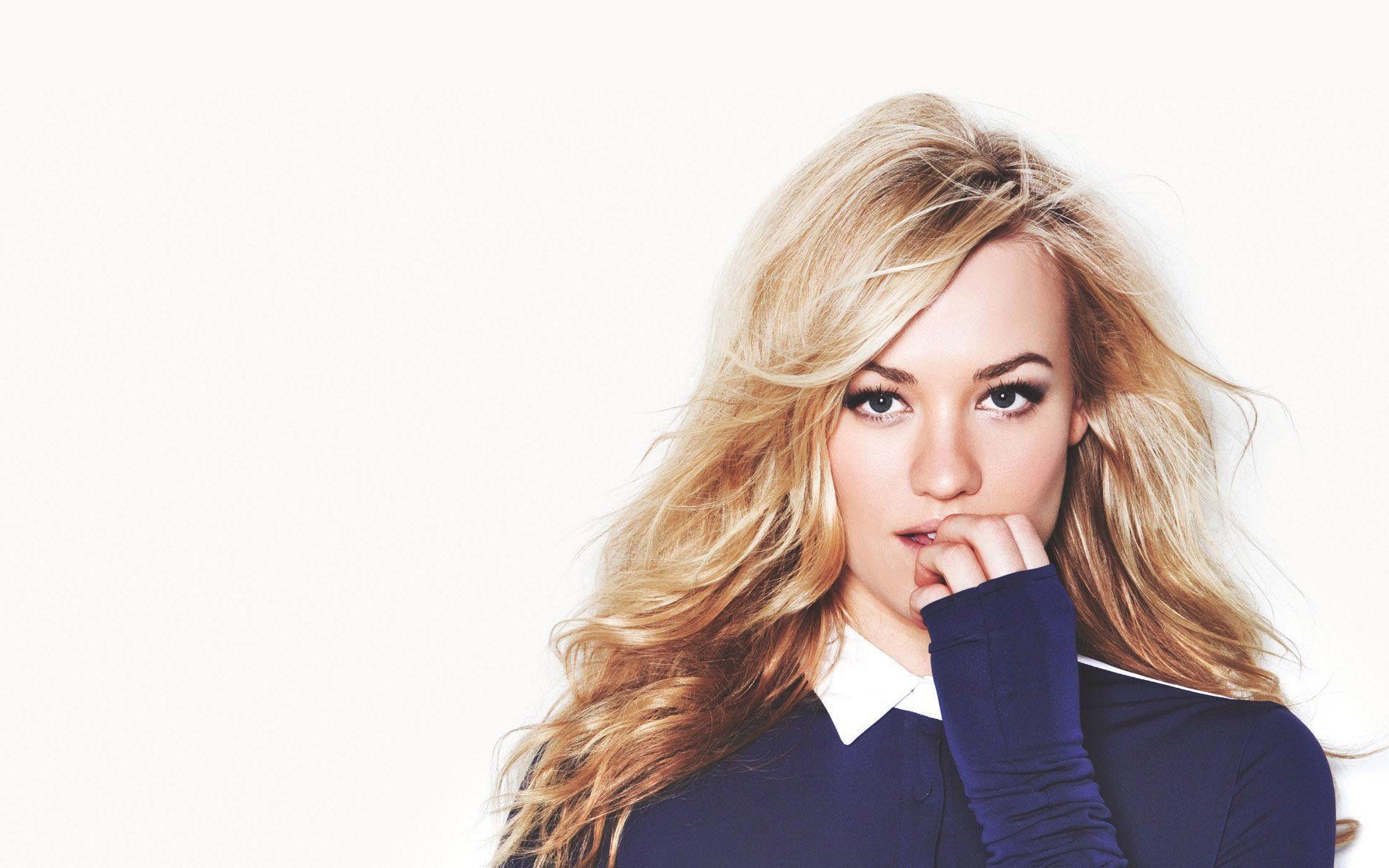 Yvonne Strahovski Wallpapers