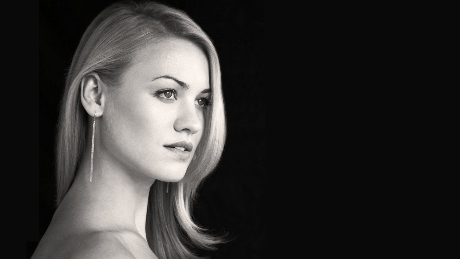 Yvonne Strahovski Wallpapers