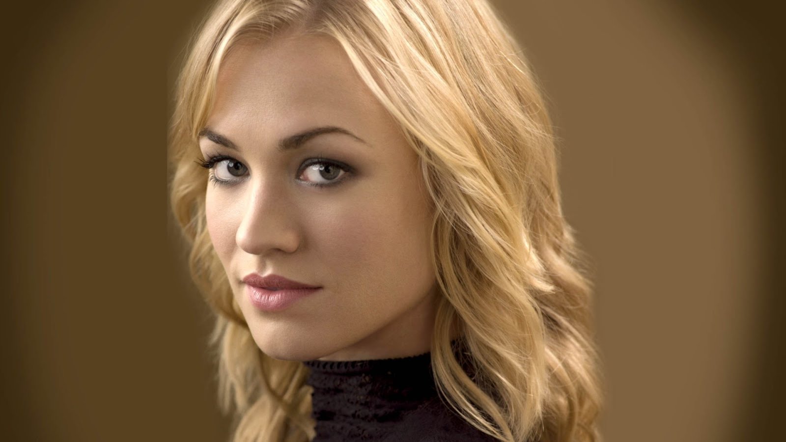 Yvonne Strahovski Hot Australian Wallpapers