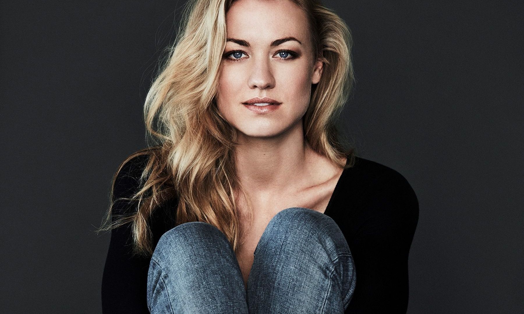 Yvonne Strahovski Hot Australian Actress Wallpapers