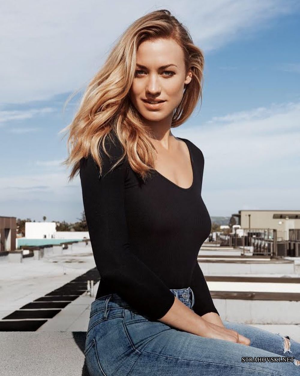 Yvonne Strahovski Hot Australian Actress Wallpapers