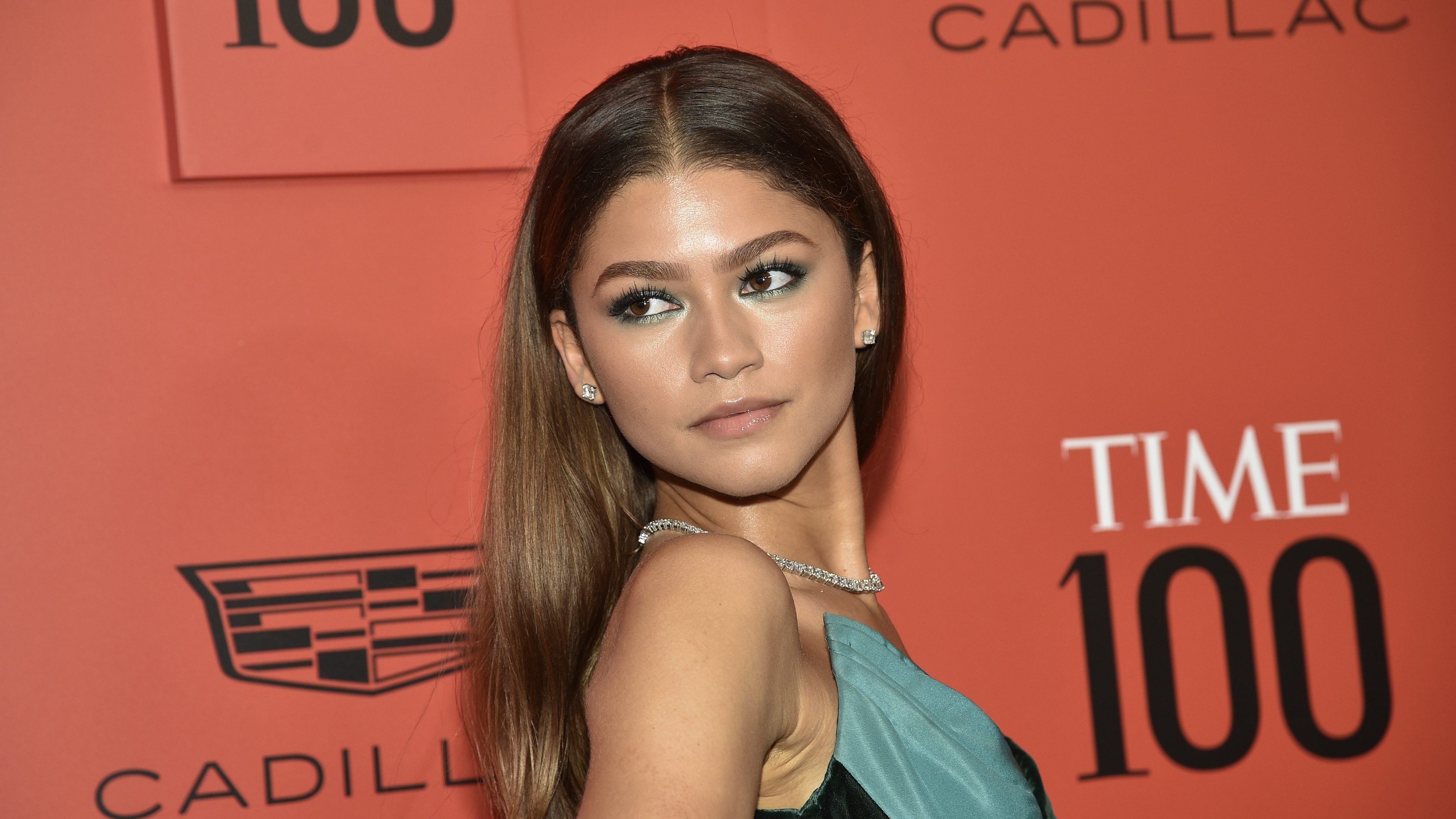 Zendaya Emmy Portrait 2020 Wallpapers