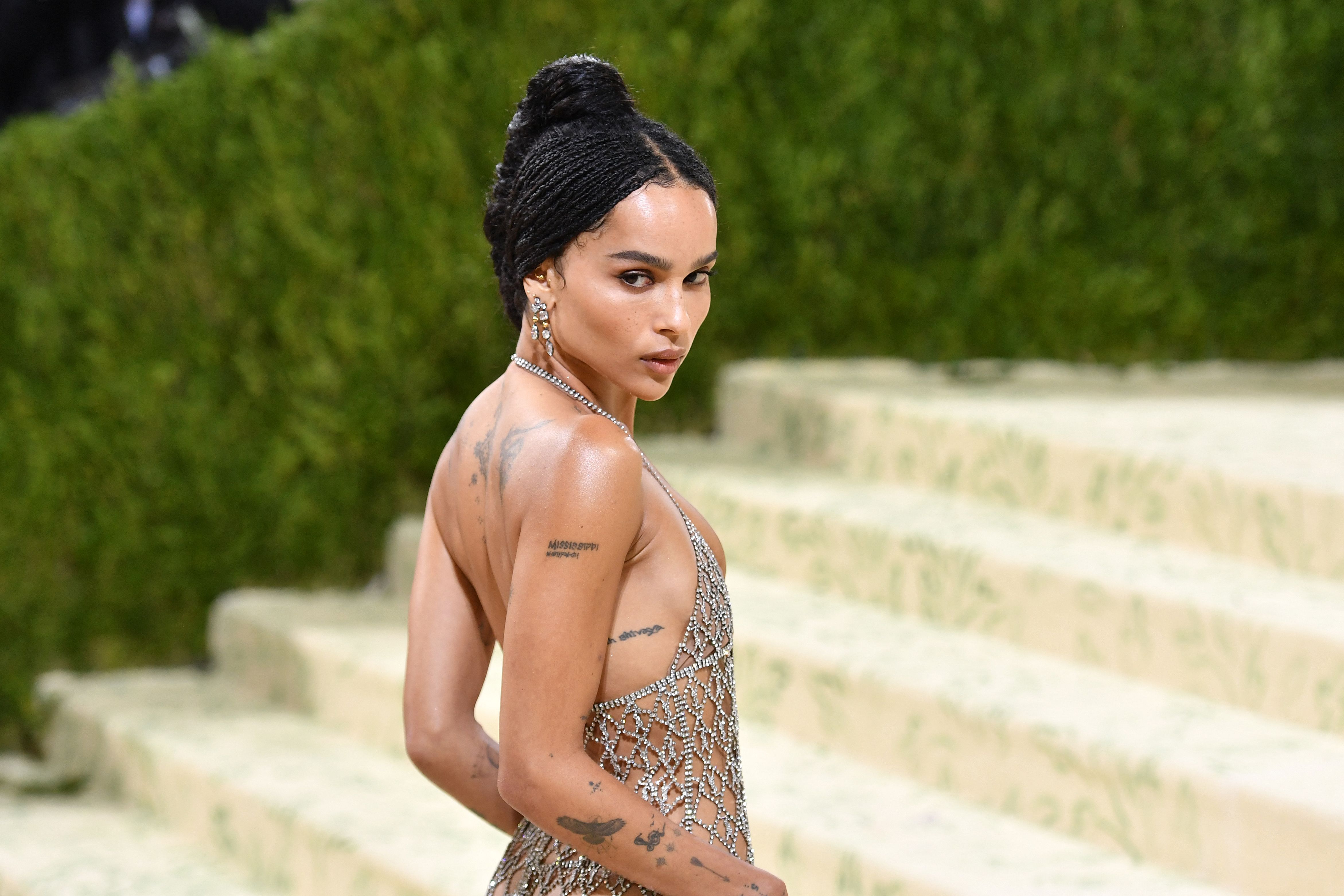 Zoe Kravitz With Cat Wallpapers