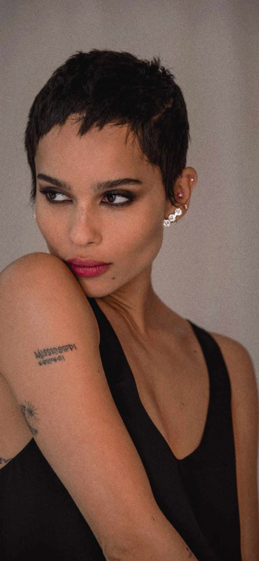 Zoe Kravitz With Cat Wallpapers