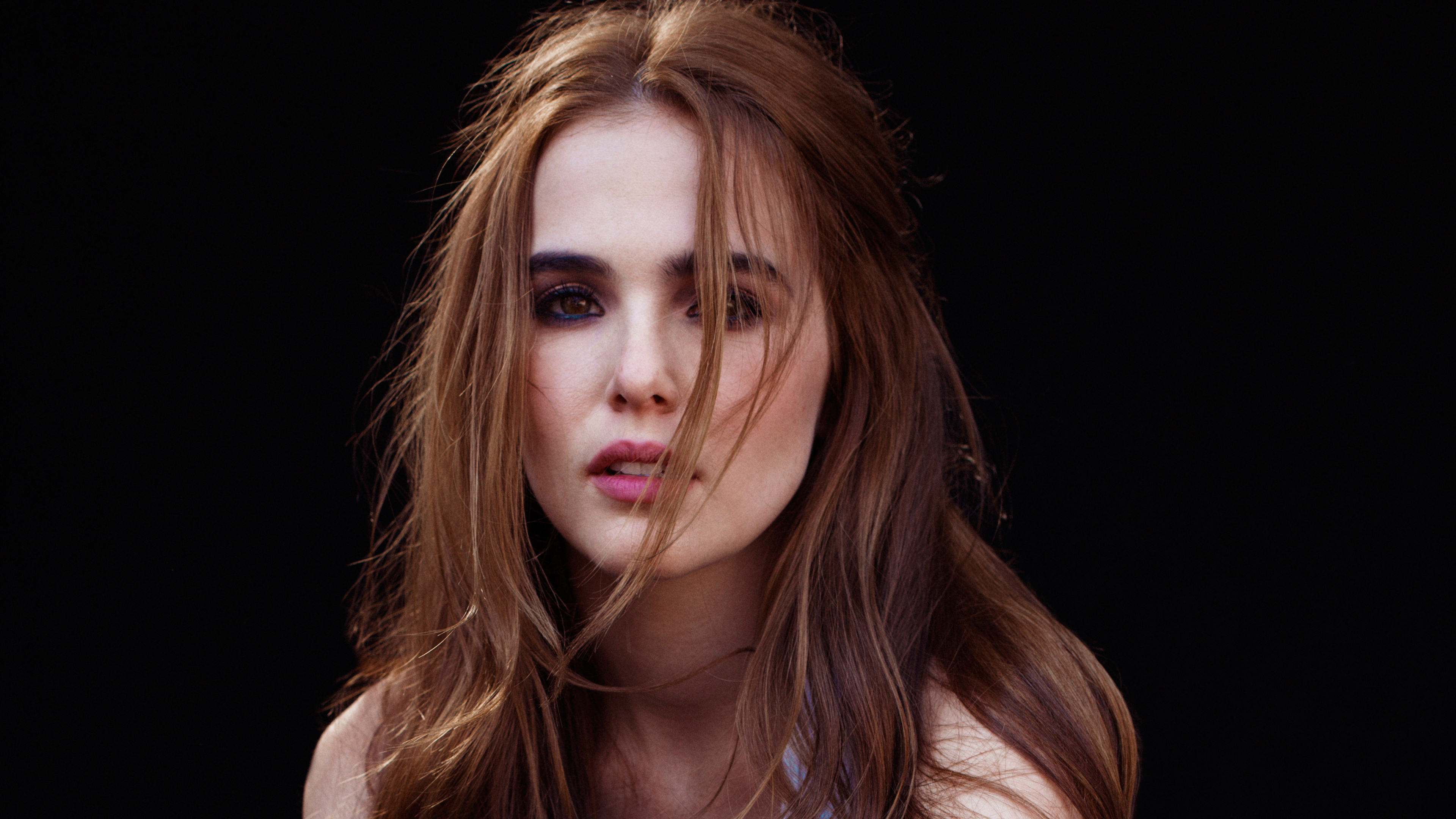 Zoey Deutch Wallpapers