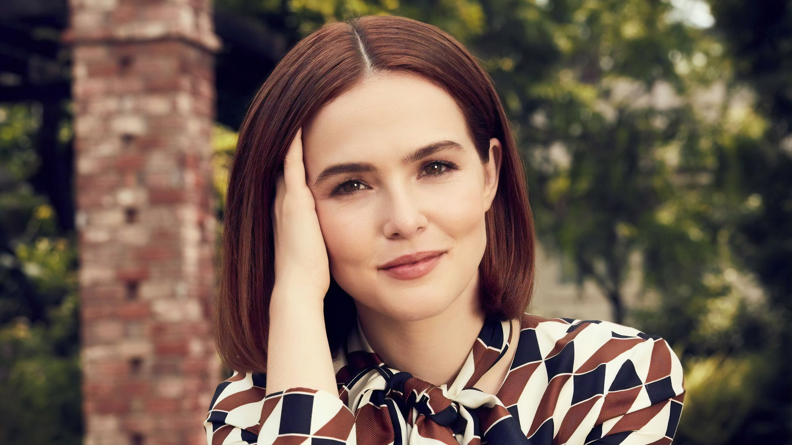 Zoey Deutch Wallpapers