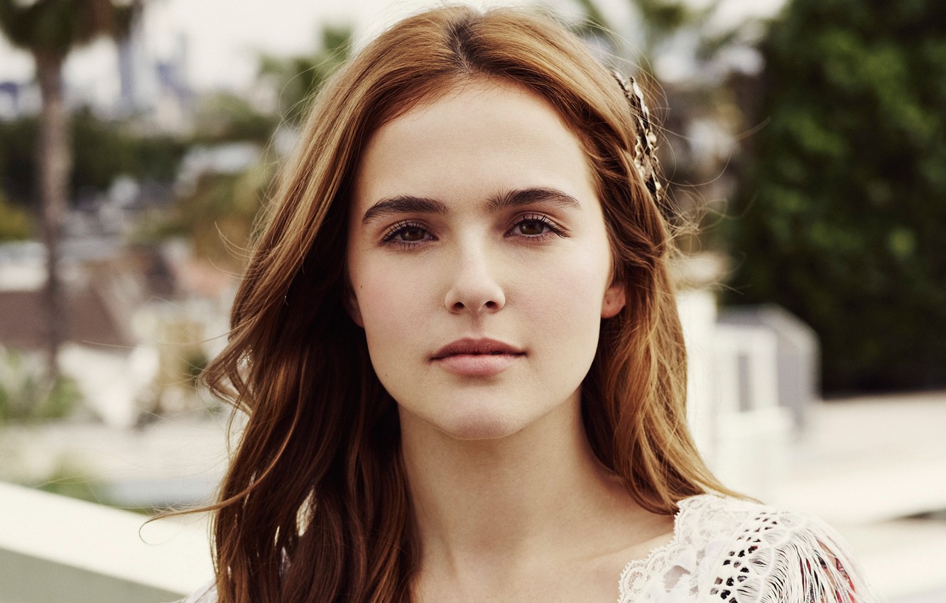 Zoey Deutch Wallpapers