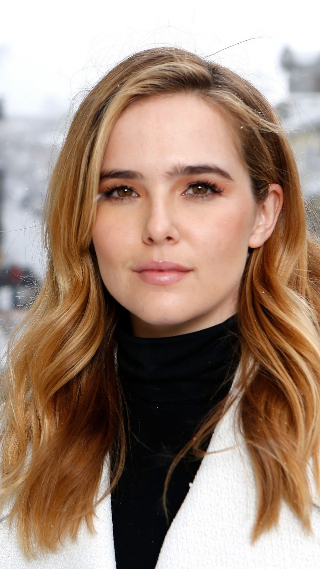 Zoey Deutch 2018 Wallpapers