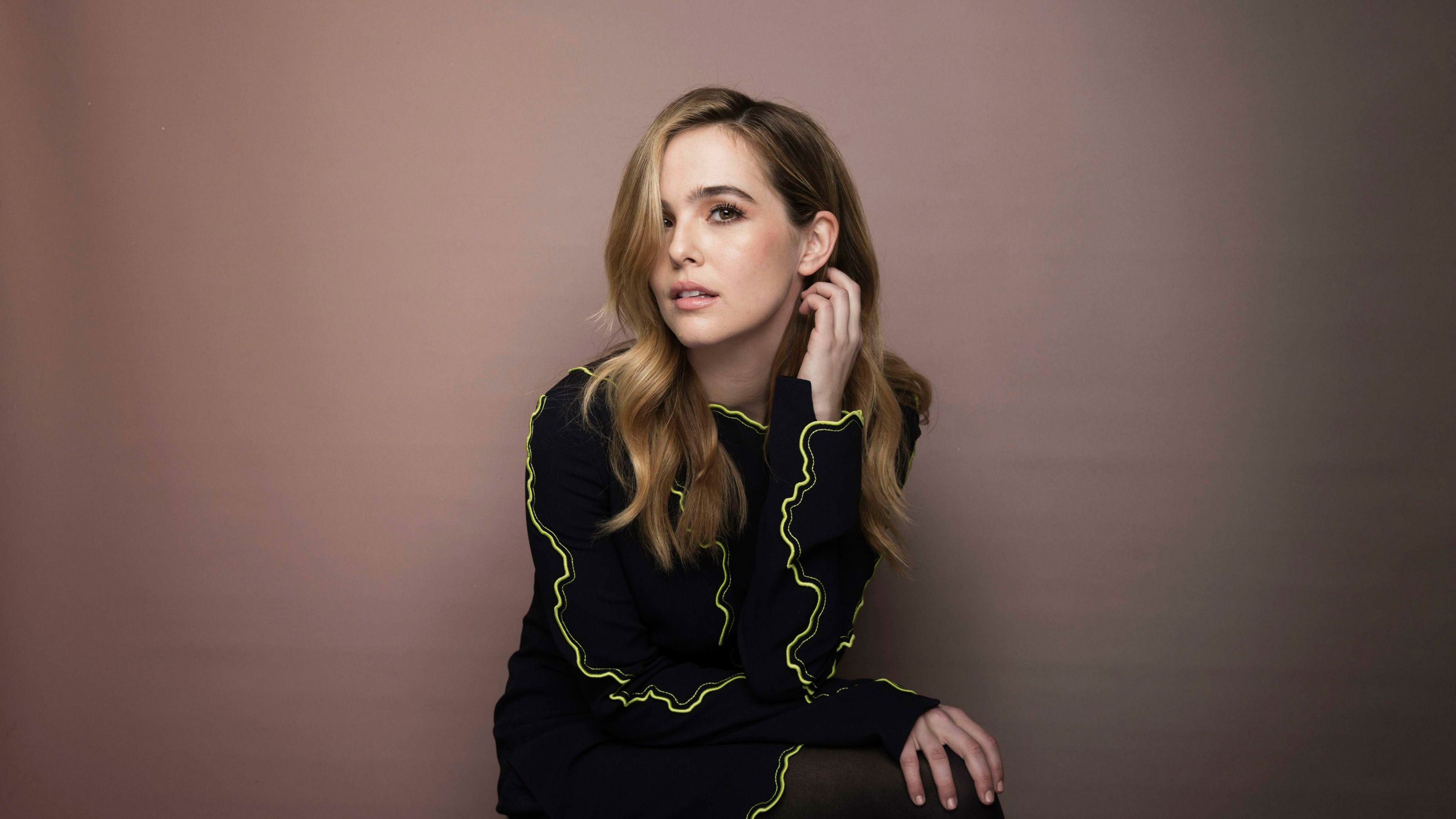 Zoey Deutch 2018 Wallpapers