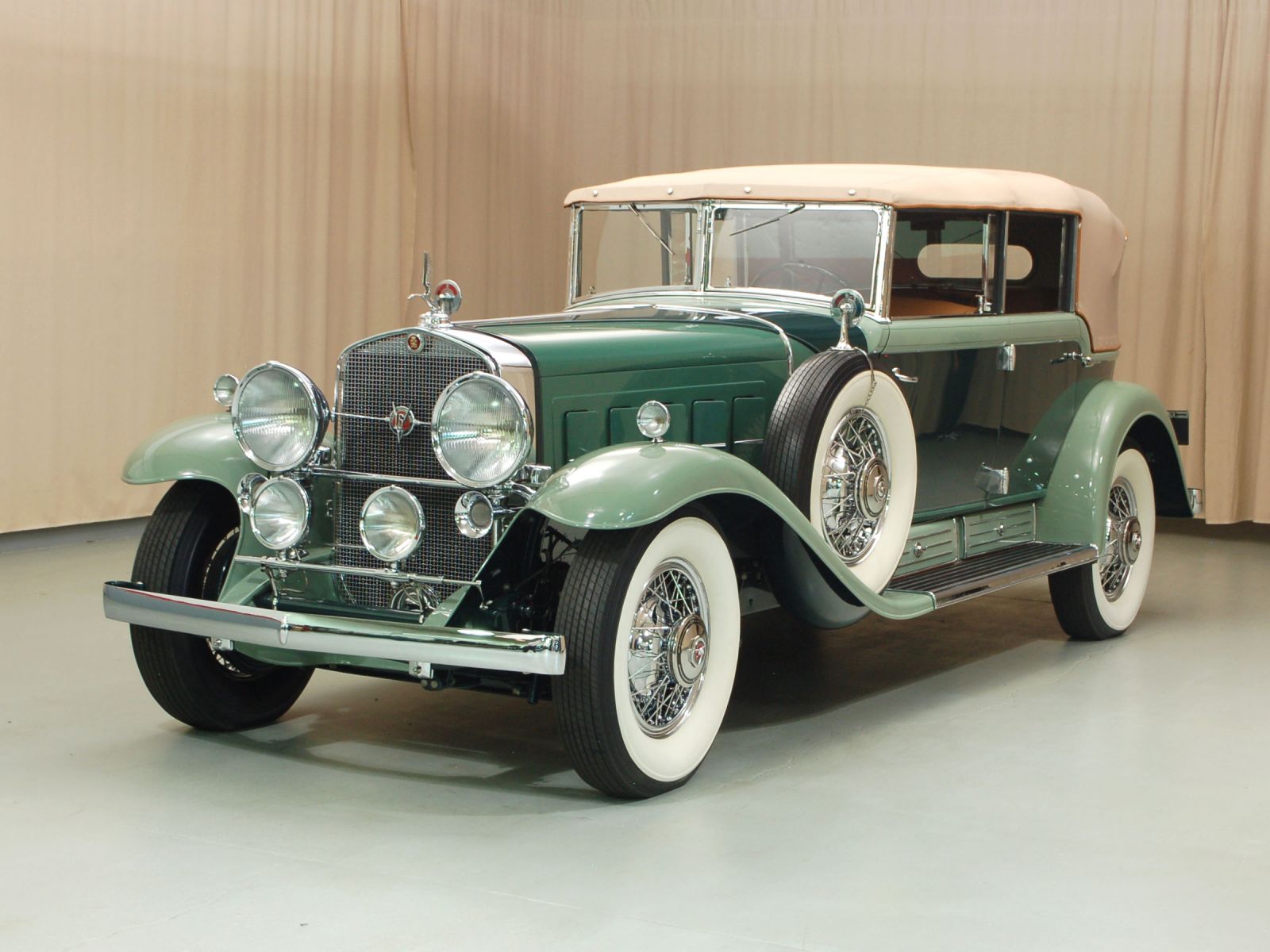 1930 Cadillac V-16 Wallpapers