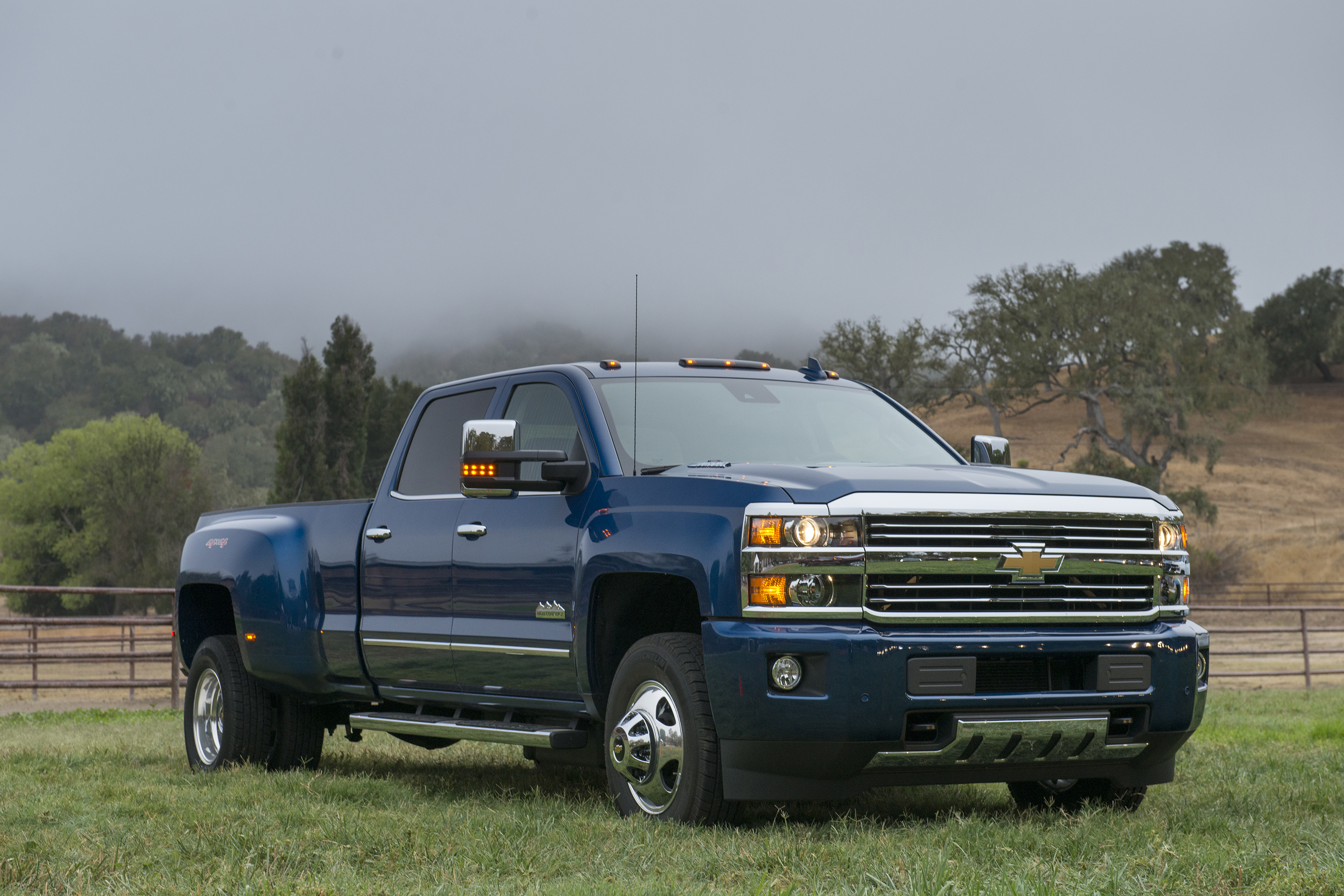 2013 Chevrolet Silverado High Country Crew Cab Wallpapers