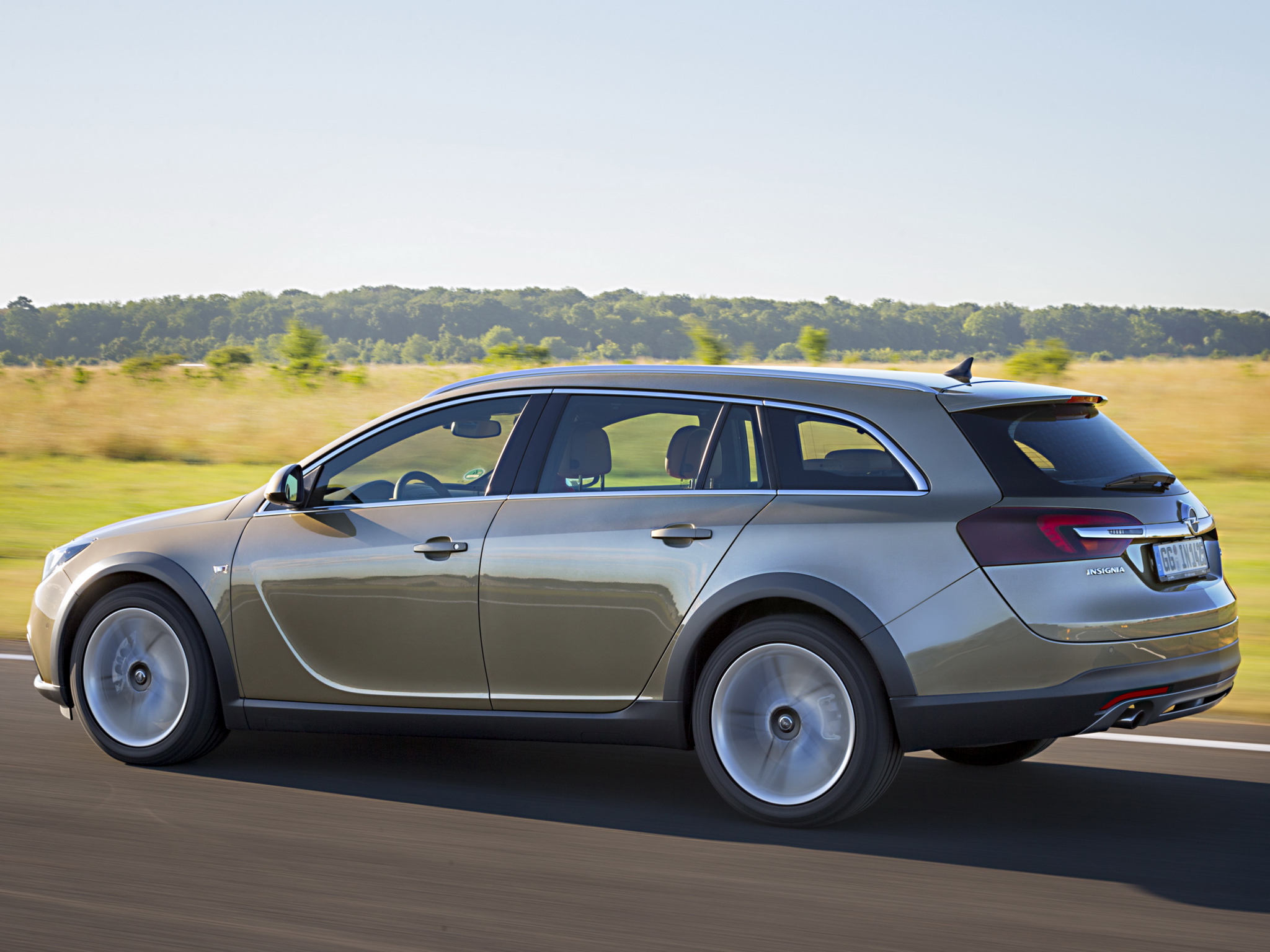 2014 Opel Insignia Country Tourer Wallpapers