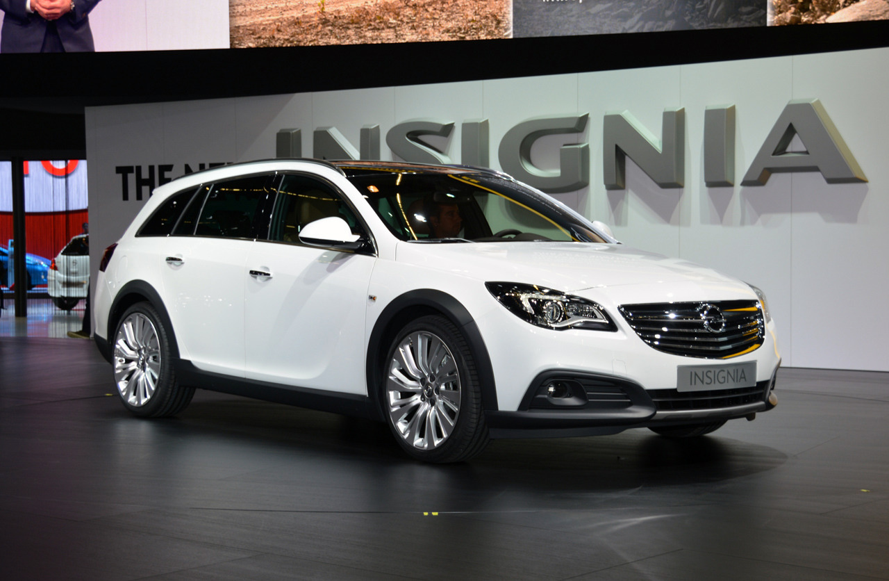 2014 Opel Insignia Country Tourer Wallpapers