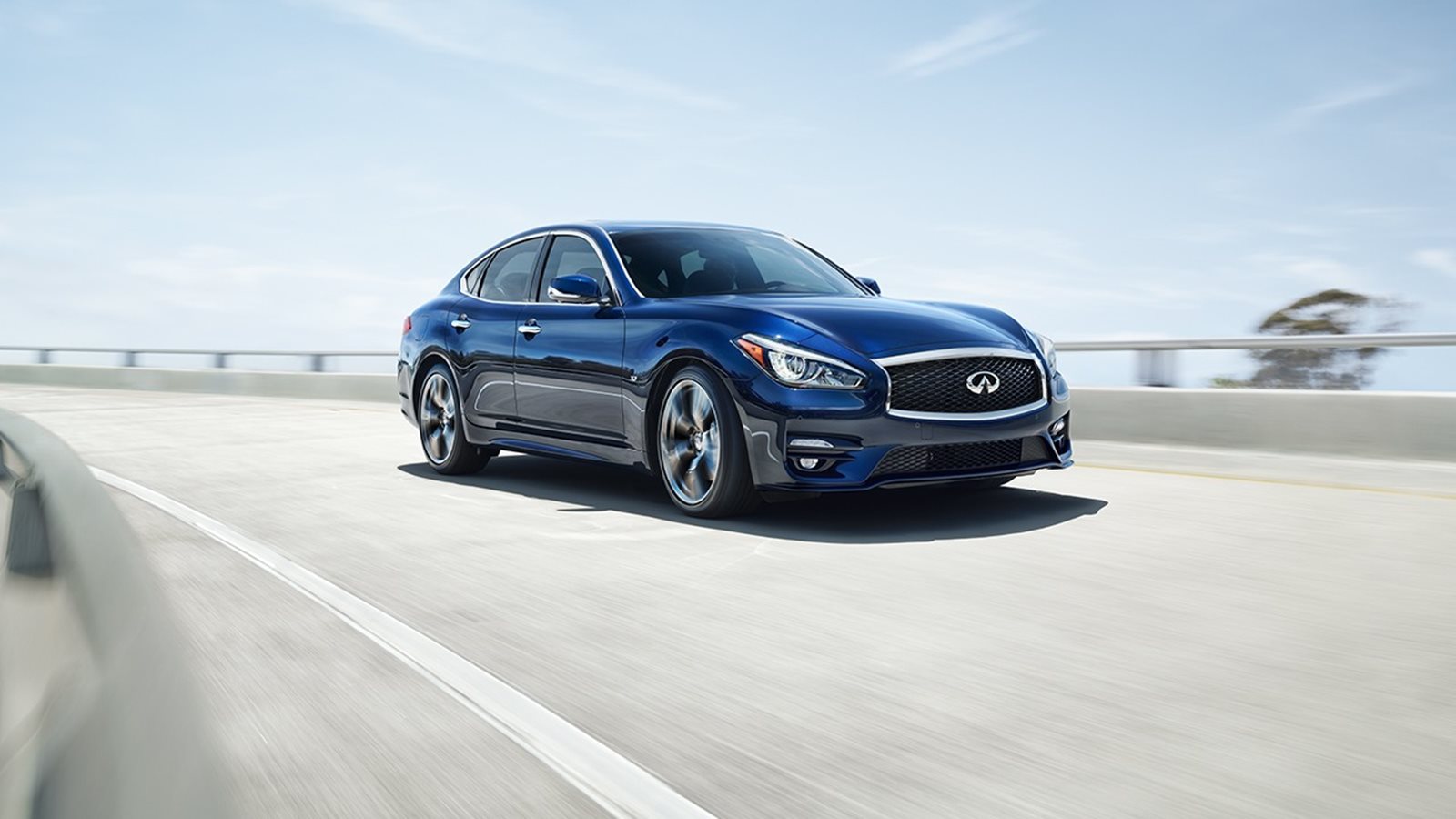 2015 Infiniti Q70 Wallpapers