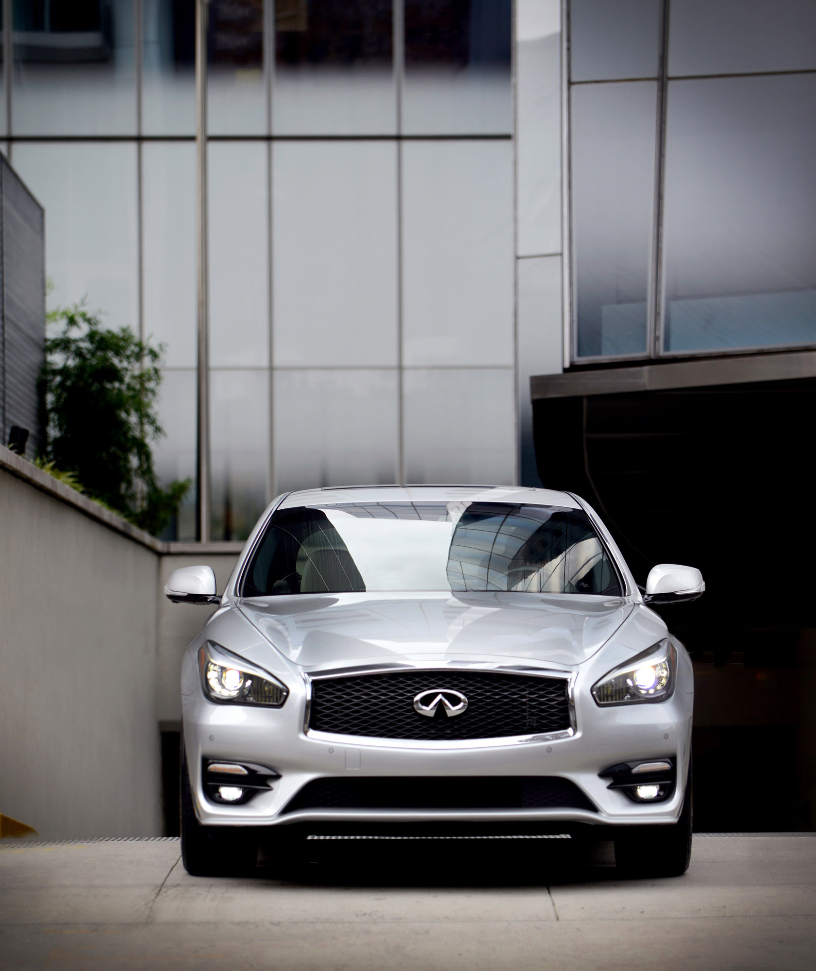 2015 Infiniti Q70 Wallpapers