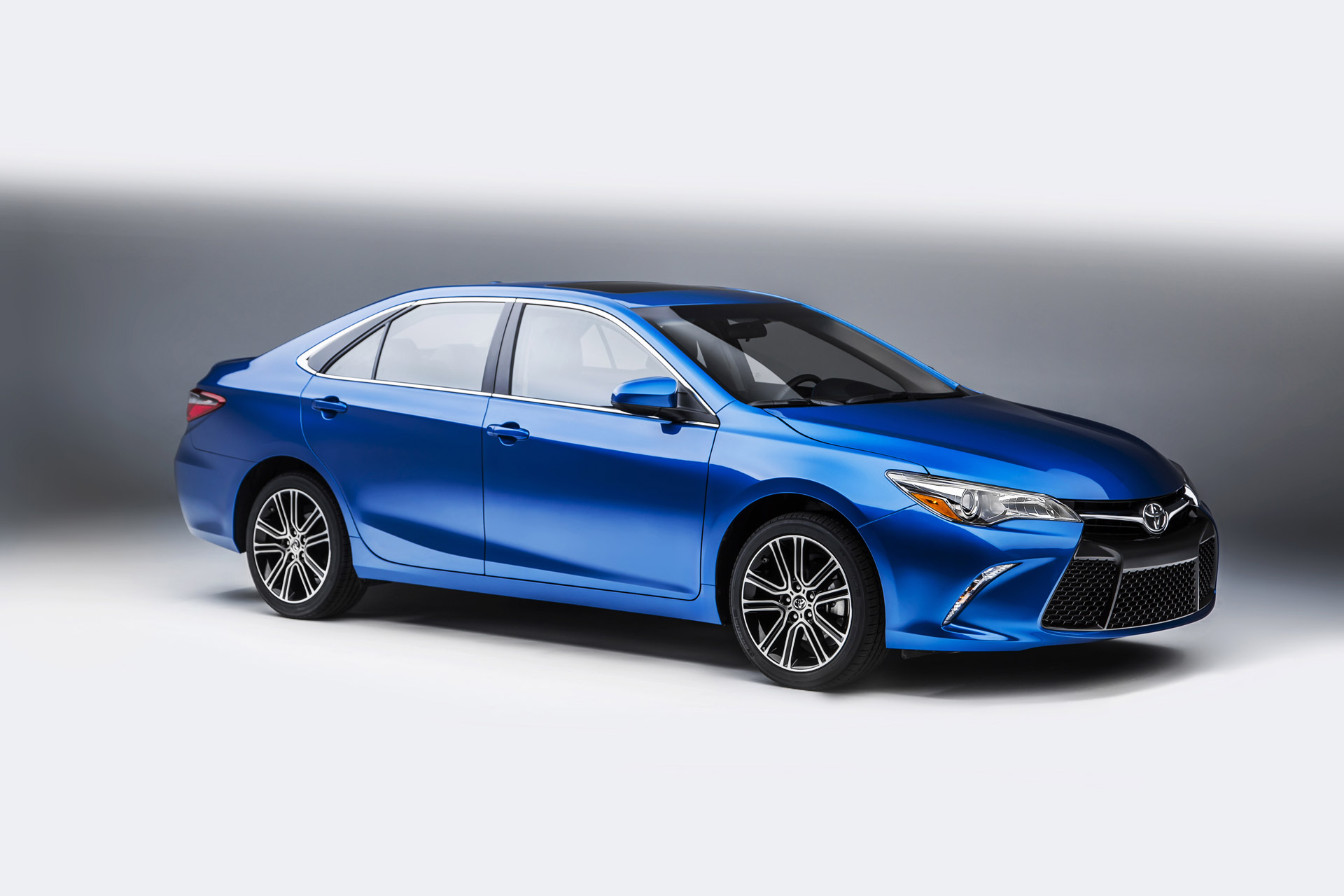 2015 Toyota Camry Wallpapers