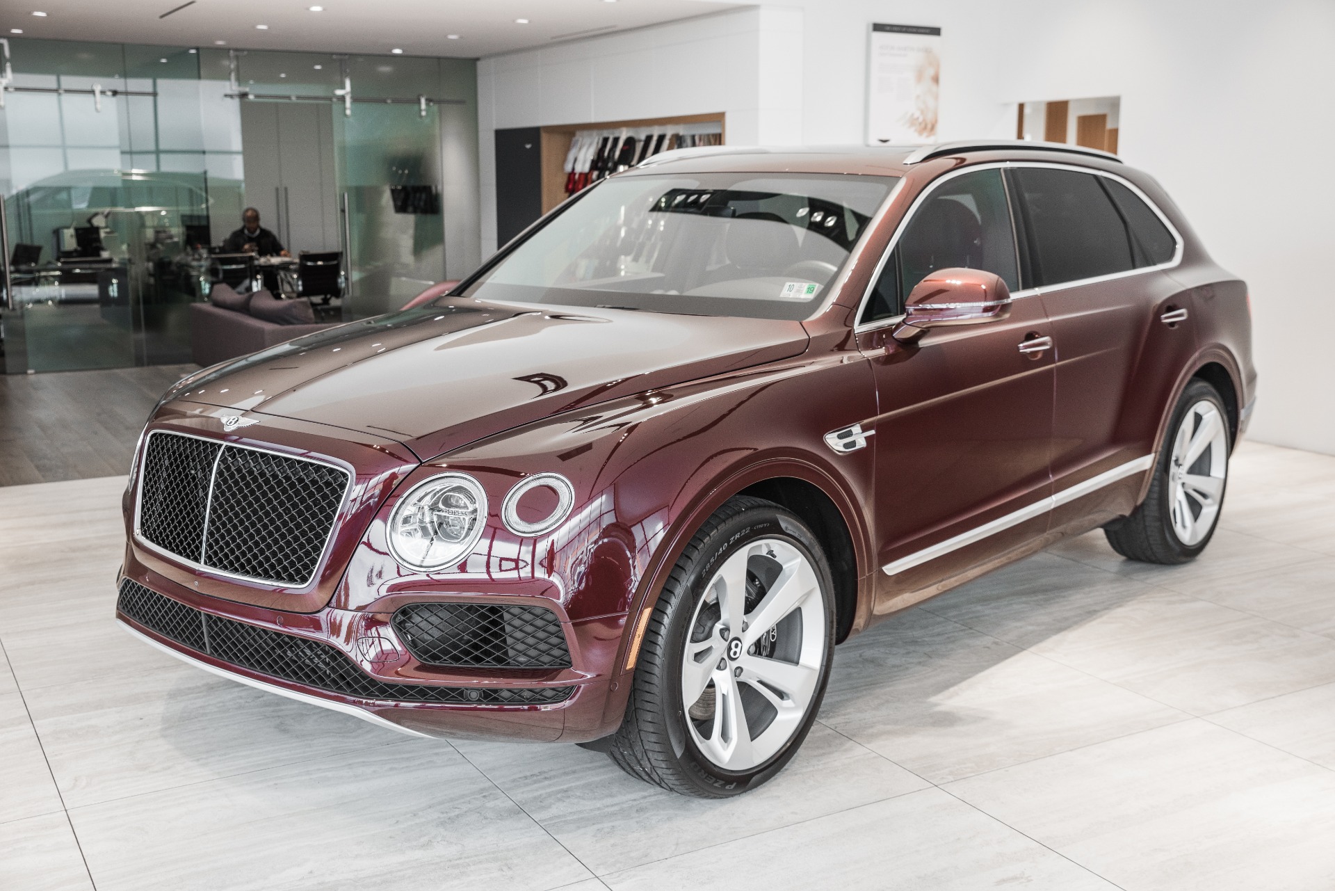 2019 Bentley Bentayga V8 Wallpapers