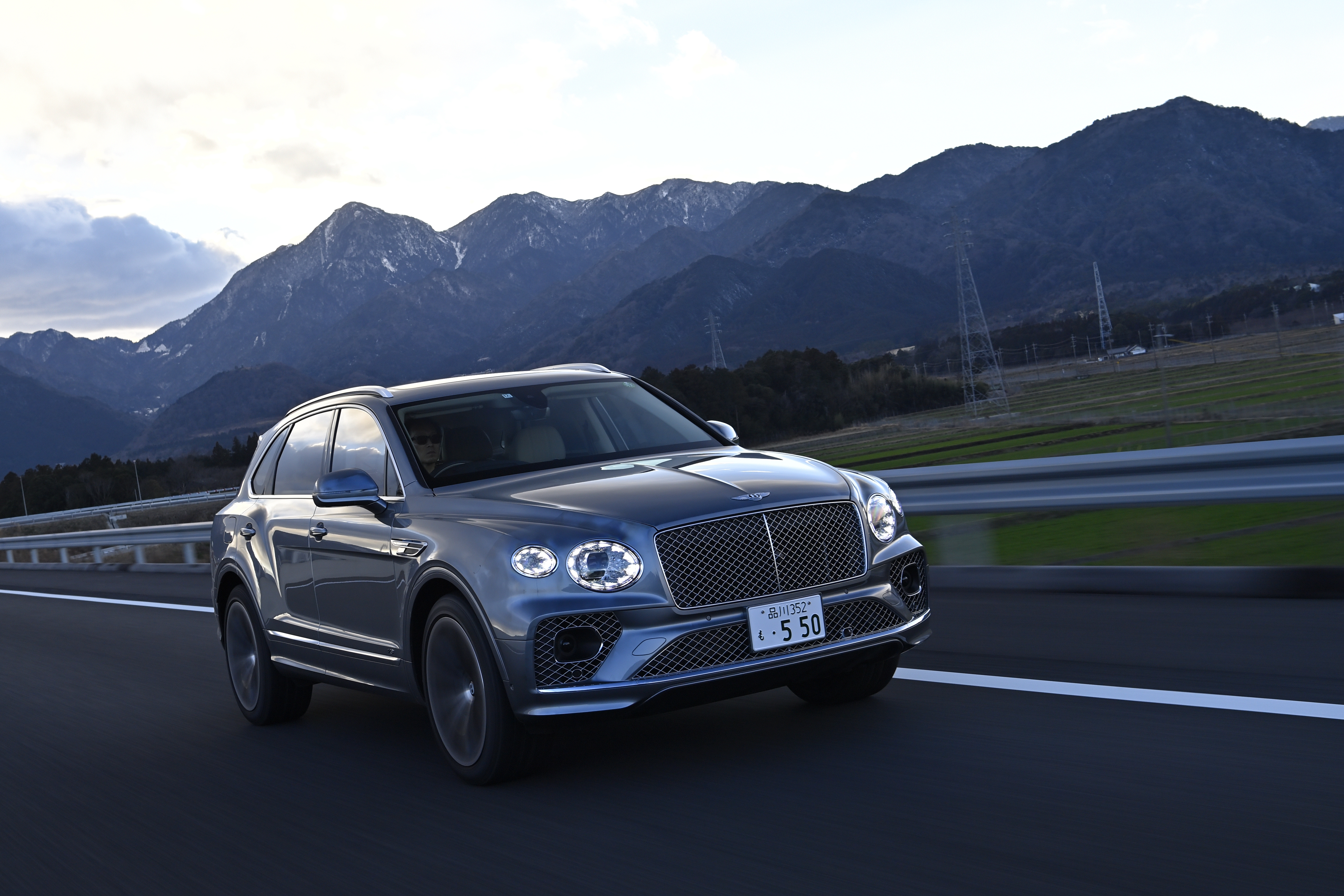 2019 Bentley Bentayga V8 Wallpapers