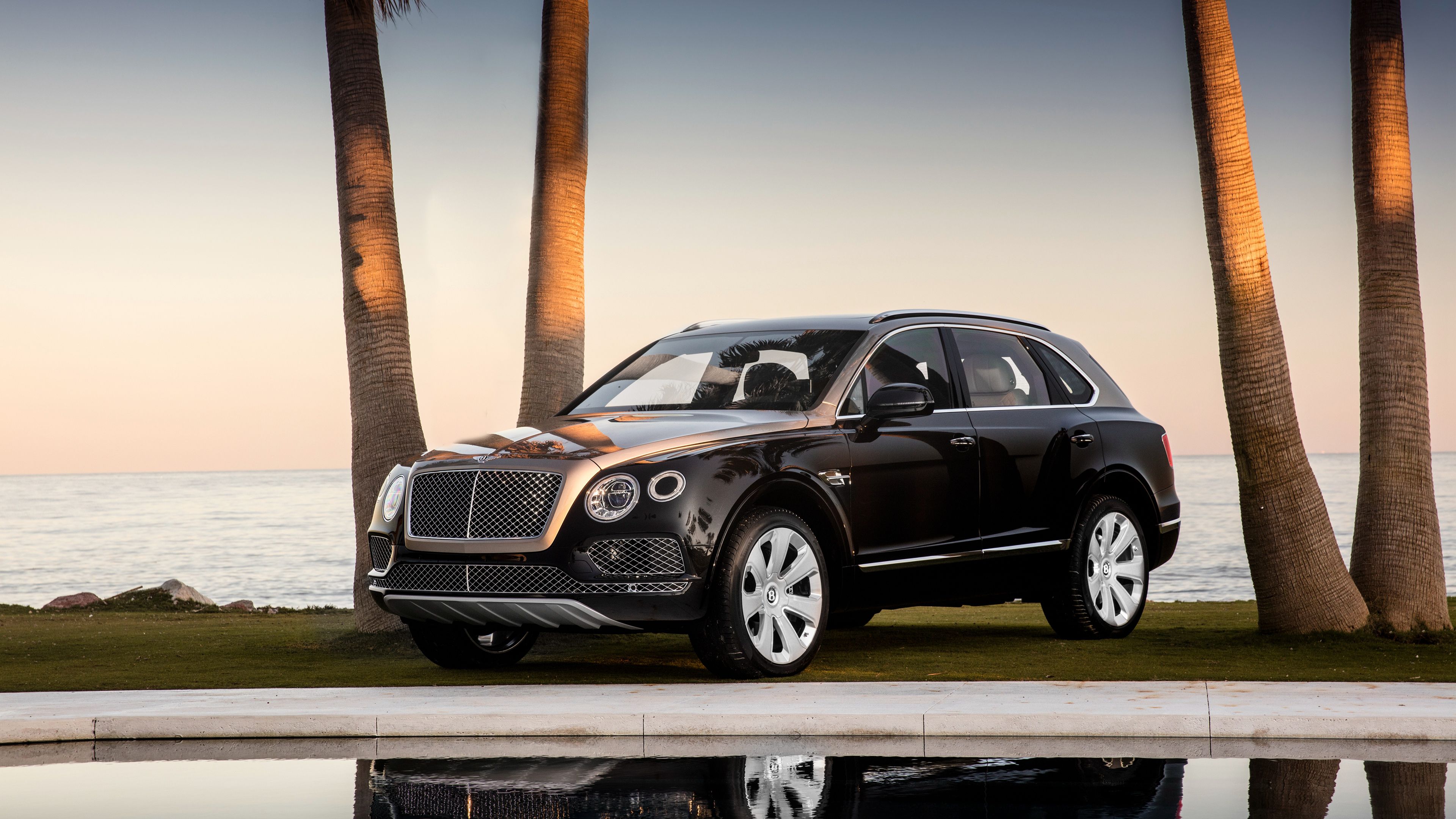 2019 Bentley Bentayga V8 Wallpapers