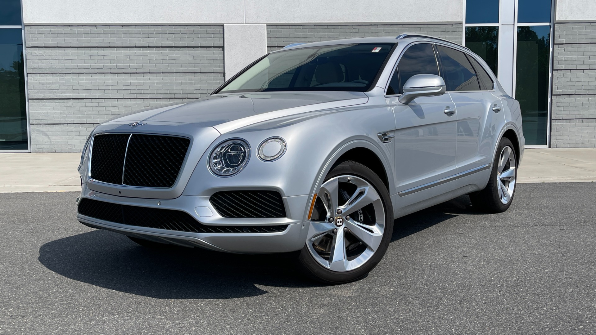 2019 Bentley Bentayga V8 Wallpapers