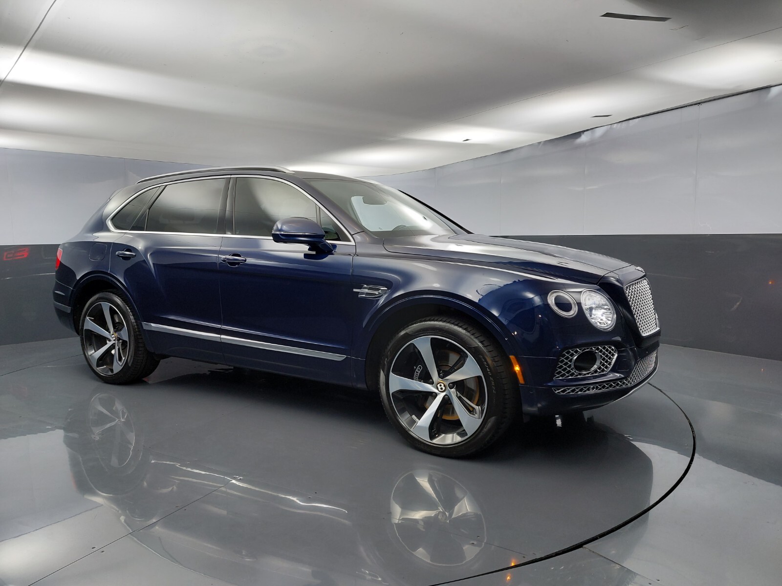 2019 Bentley Bentayga V8 Wallpapers