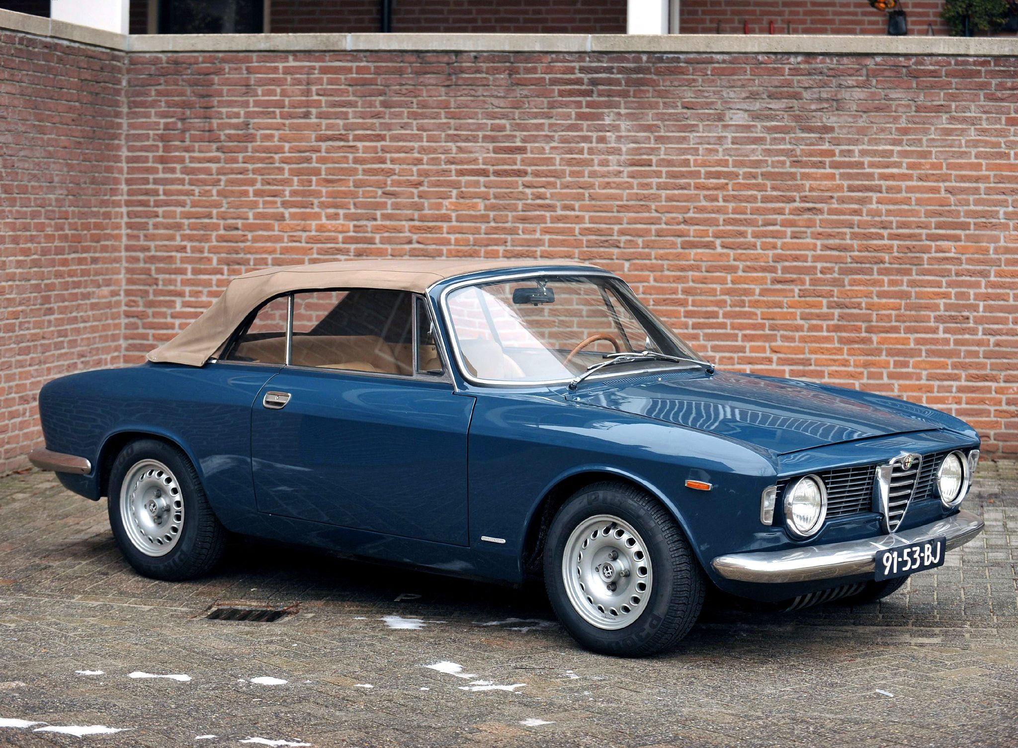 Alfa Romeo 105 Wallpapers