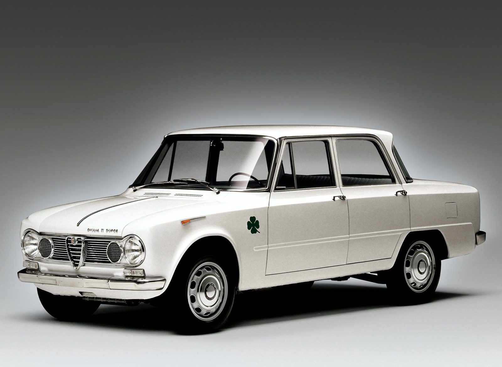 Alfa Romeo 105 Wallpapers