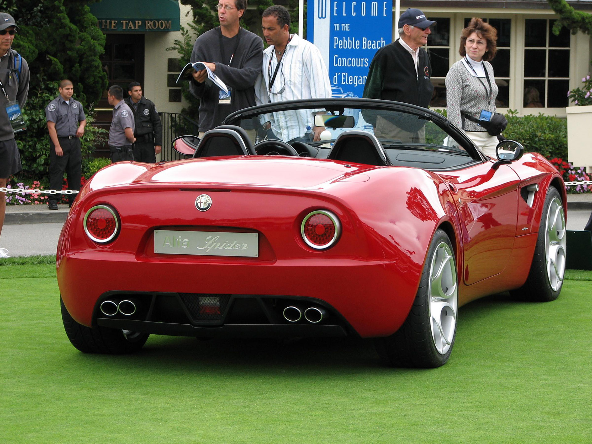 Alfa Romeo 8C Spider Wallpapers