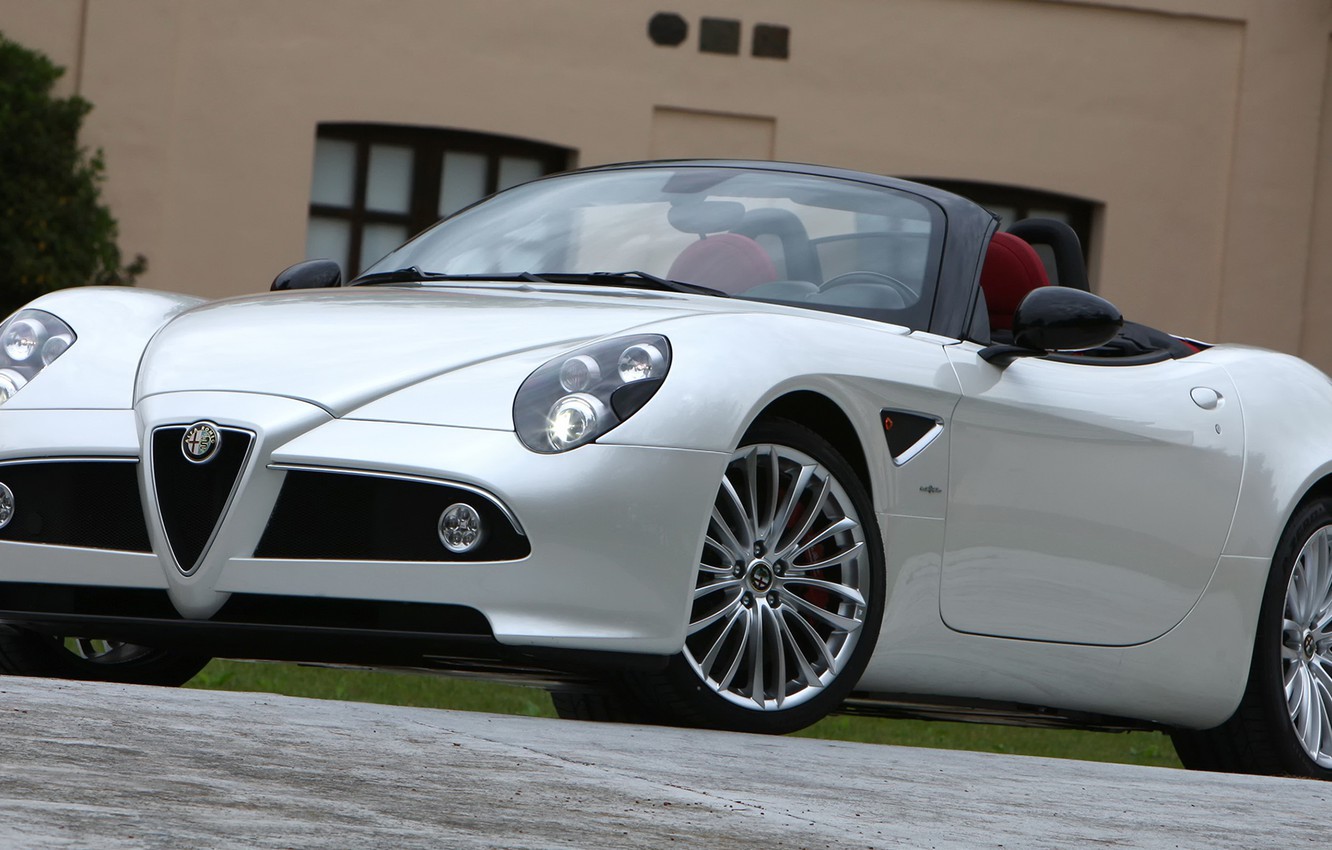 Alfa Romeo 8C Spider Wallpapers