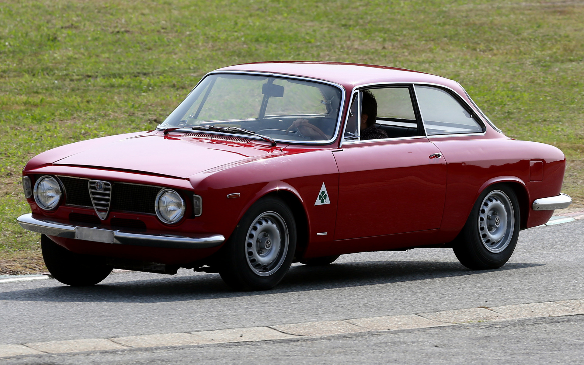 Alfa Romeo Giulia 1600 Sprint Wallpapers