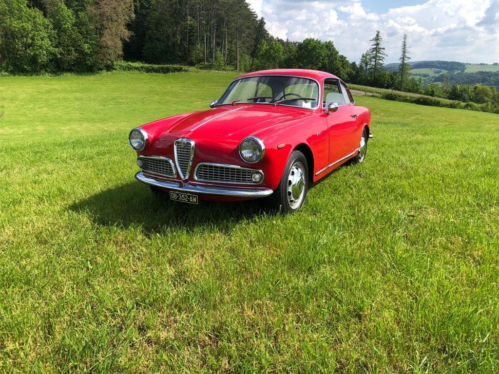 Alfa Romeo Giulietta Sprint Wallpapers