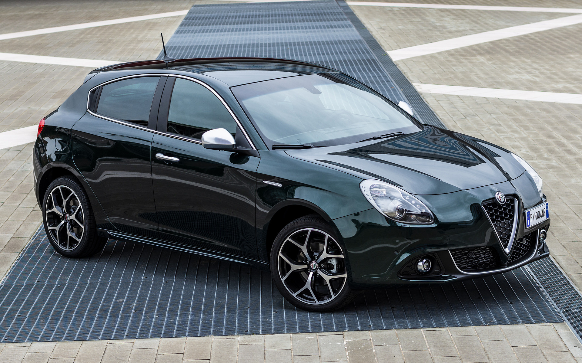 Alfa Romeo Giulietta Veloce Wallpapers