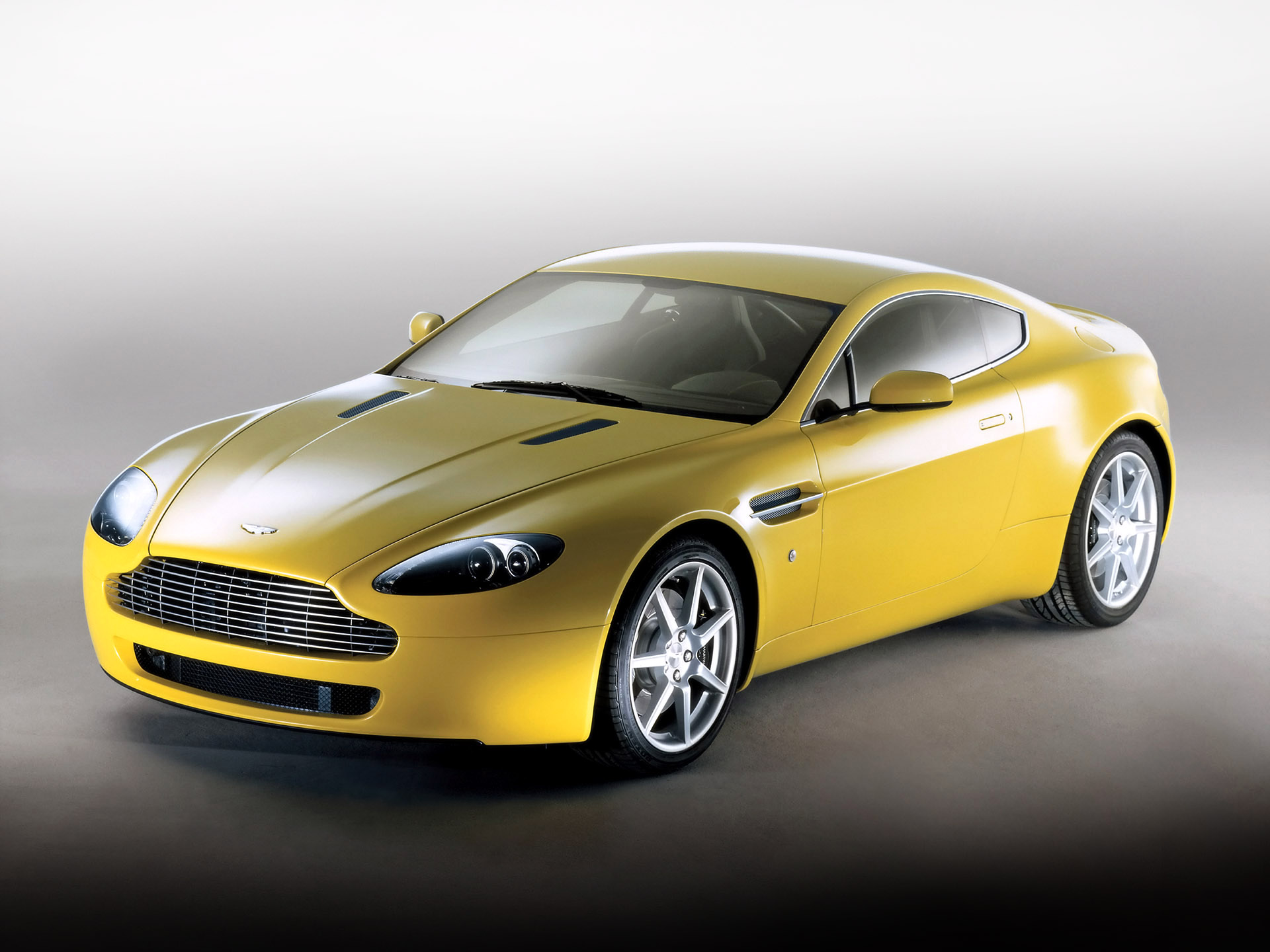 Aston Martin Gauntlet Wallpapers