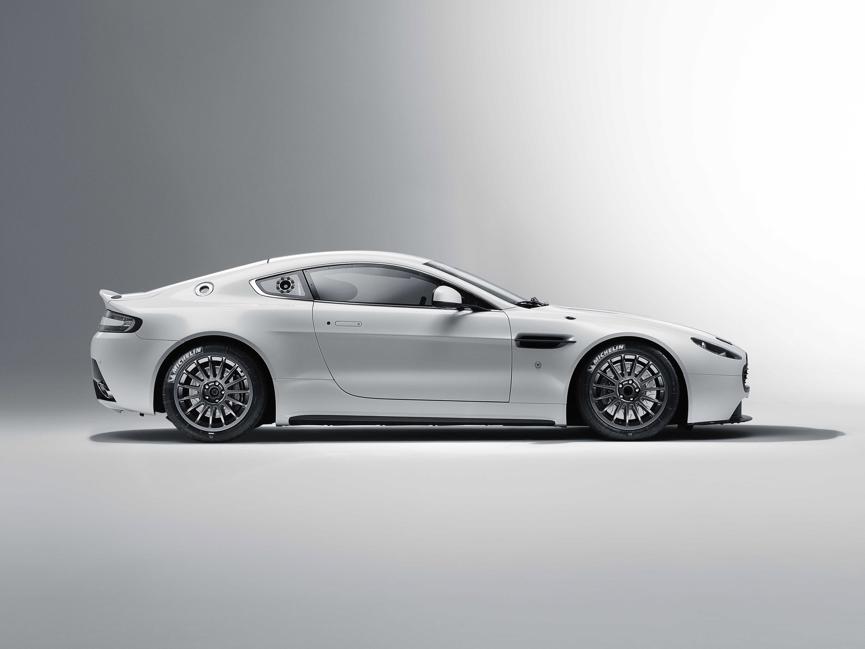 Aston Martin Gauntlet Wallpapers