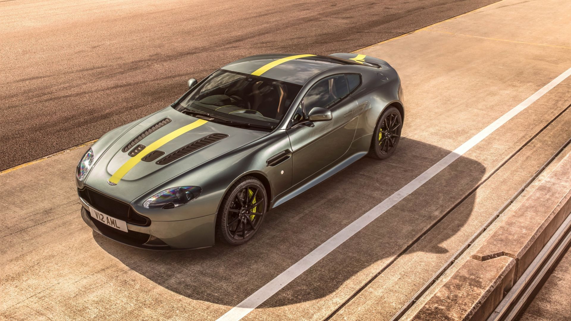 Aston Martin Gauntlet Wallpapers