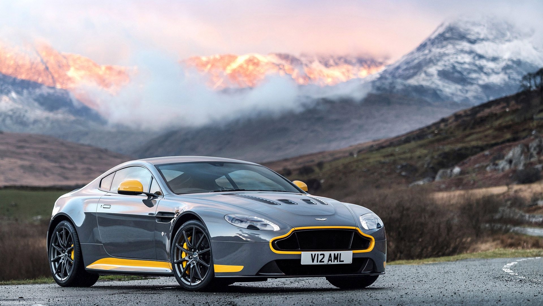 Aston Martin V8 Wallpapers