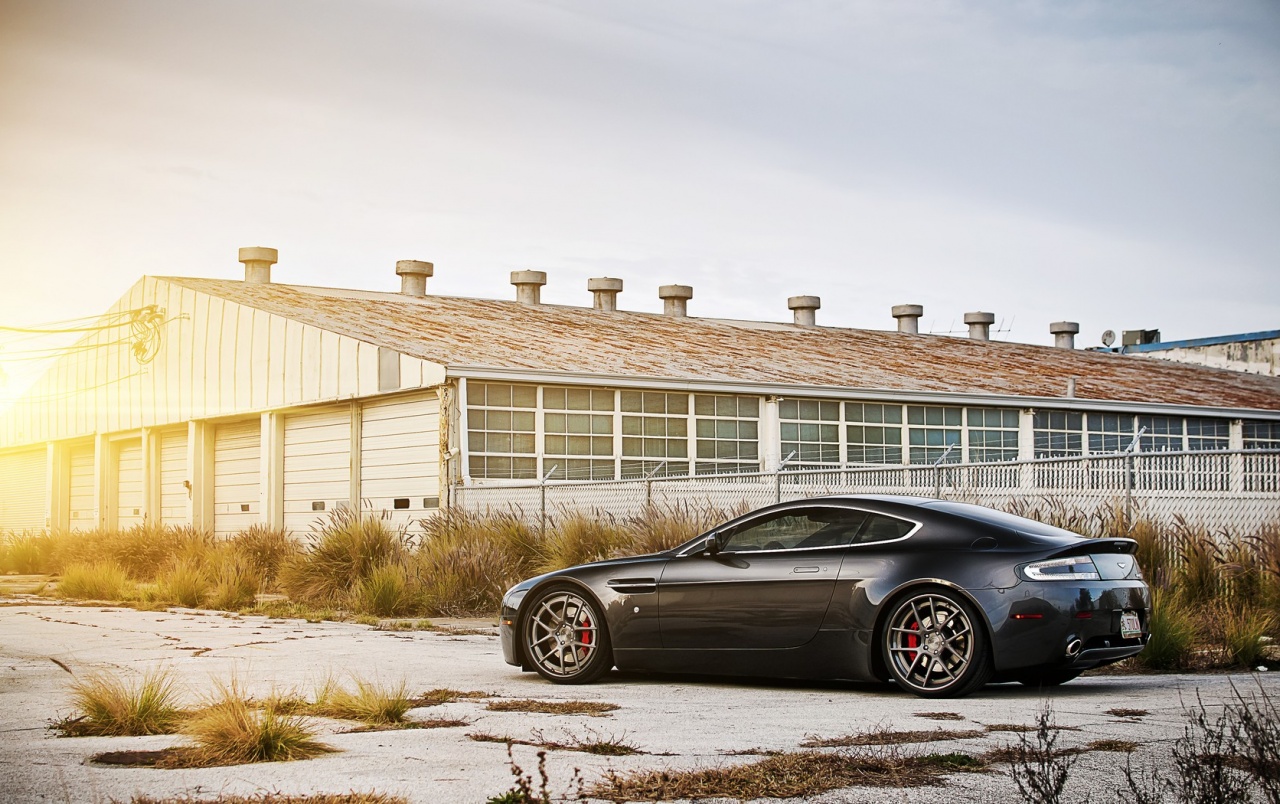 Aston Martin V8 Vantage Wallpapers