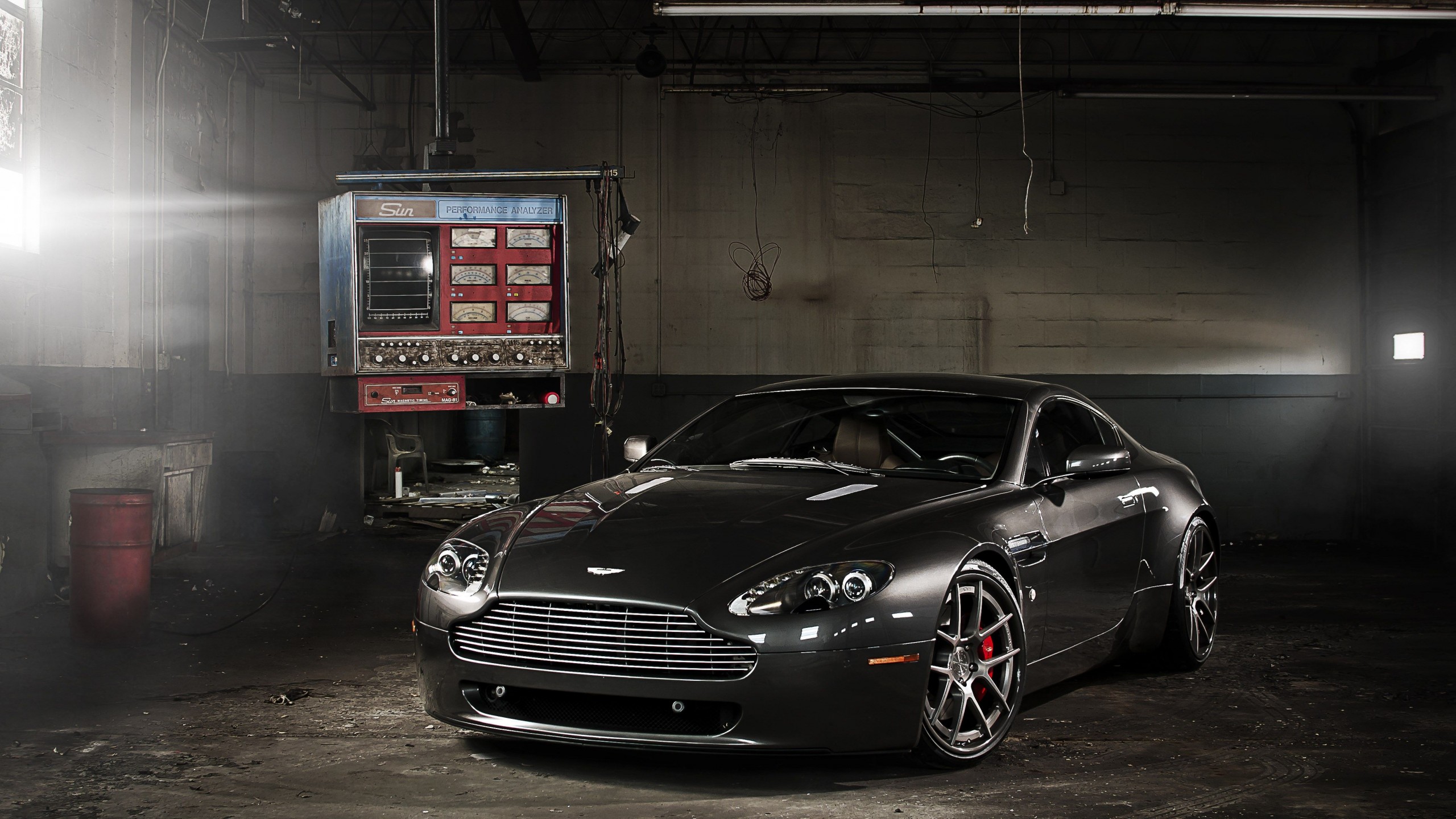 Aston Martin V8 Vantage S Roadster Wallpapers